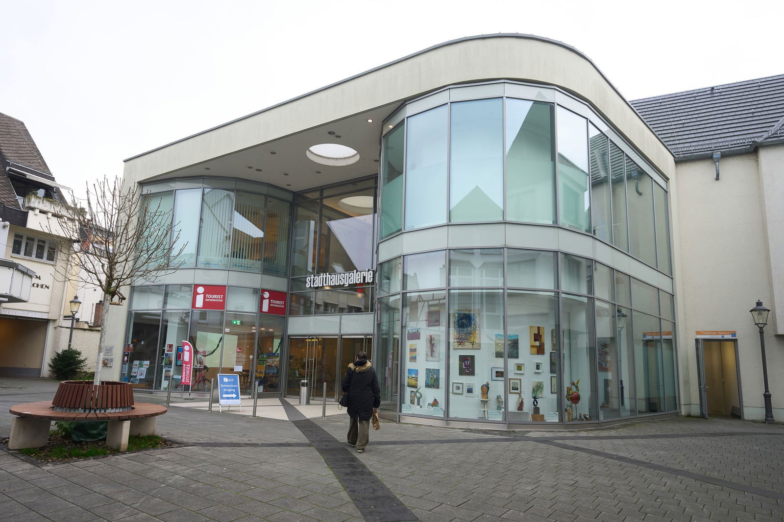 Ein ehemaliges Kaufhaus in Andernach, das immer wieder den Besitzer wechselte und leer stand, kaufte die Stadt 2021. (Symbolbild)