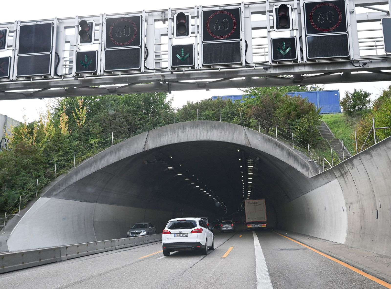 Erstmals seit Anfang März ist die Weströhre des Tunnels wieder auf einer Spur befahrbar.(Archivbild)