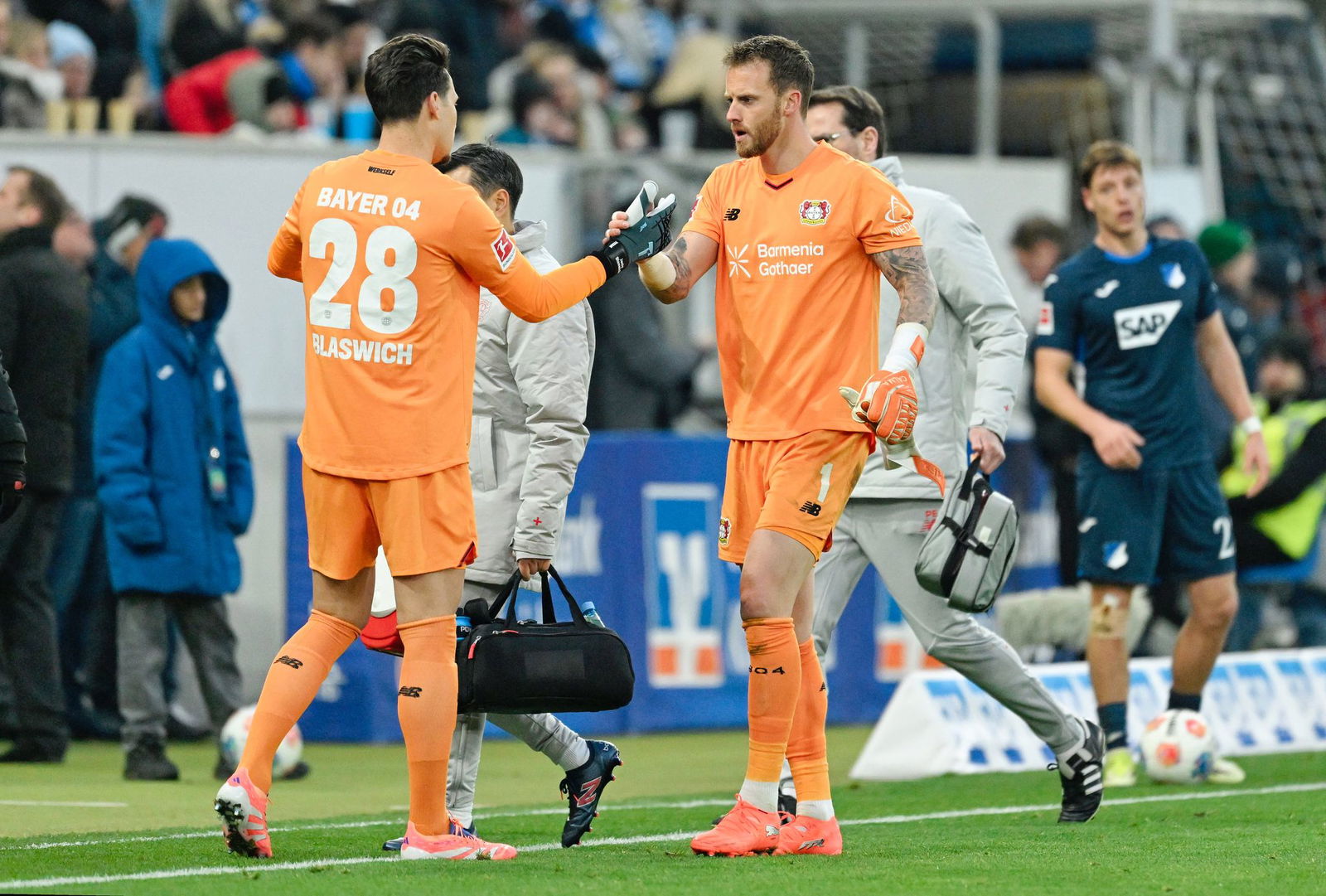 Blaswich oder Flekken? Leverkusens Coach Kasper Hjulmand weicht Torwart-Frage aus. (Archivbild)
