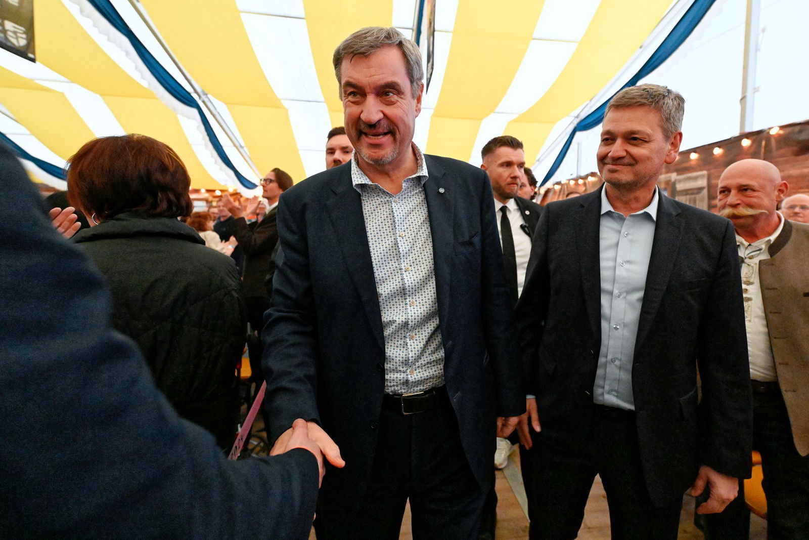 Söder (l, CSU) war nach Frankenthal gekommen, um im Landtagswahlkampf den CDU-Kandidaten Christian Baldauf (r) zu unterstützen. 