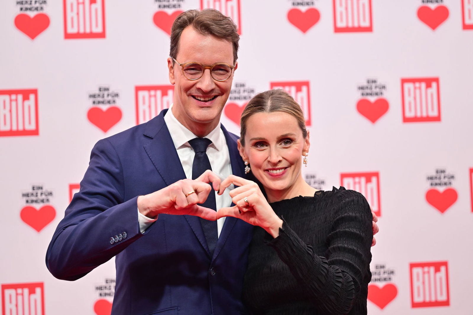 Hendrik Wüst (CDU) und seine damals noch schwangere Frau Katharina bei der Gala «Ein Herz für Kinder» (Archivfoto)