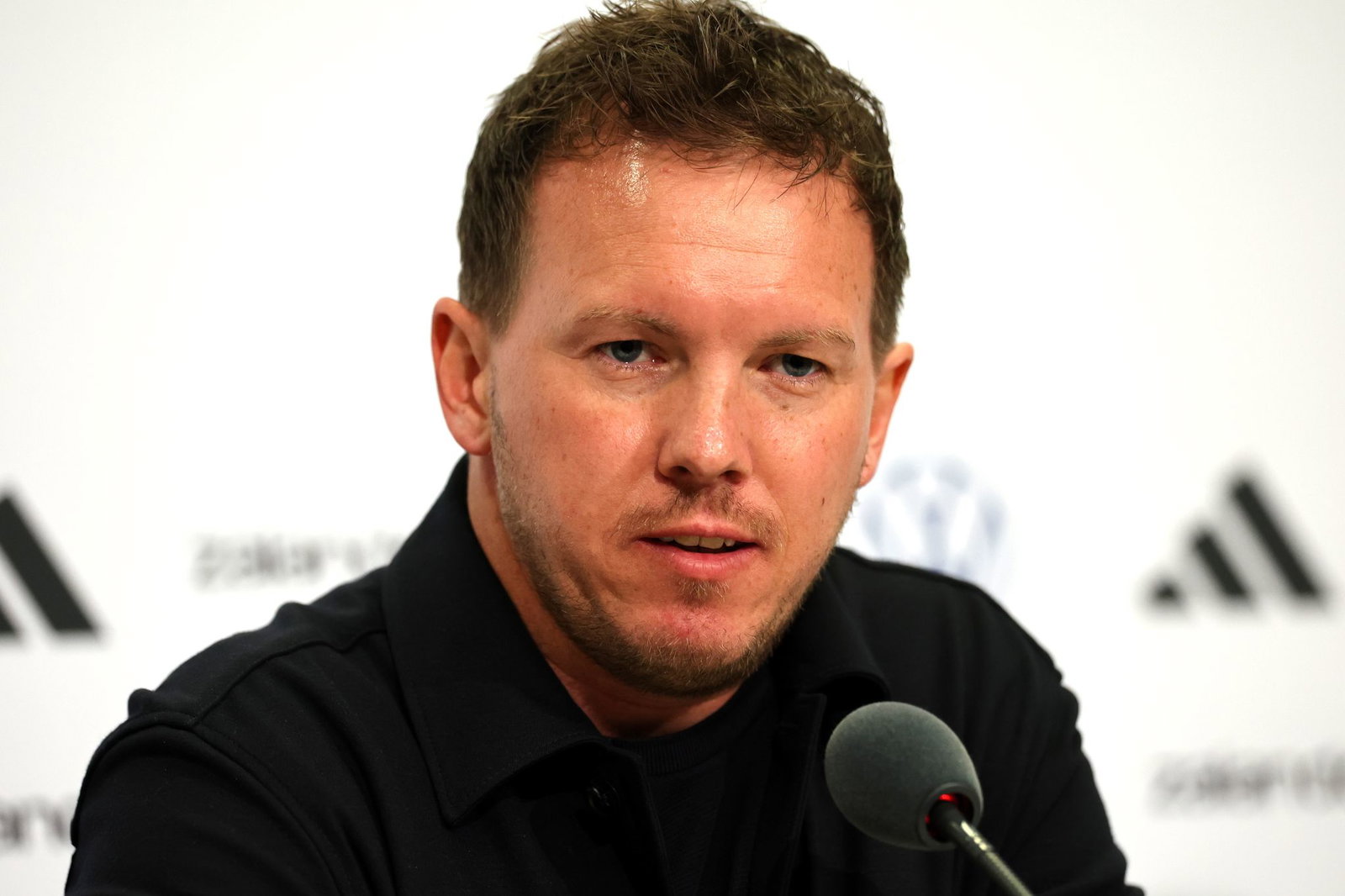 Julian Nagelsmann verrät einige Personalien bei der Pressekonferenz im Stadion.