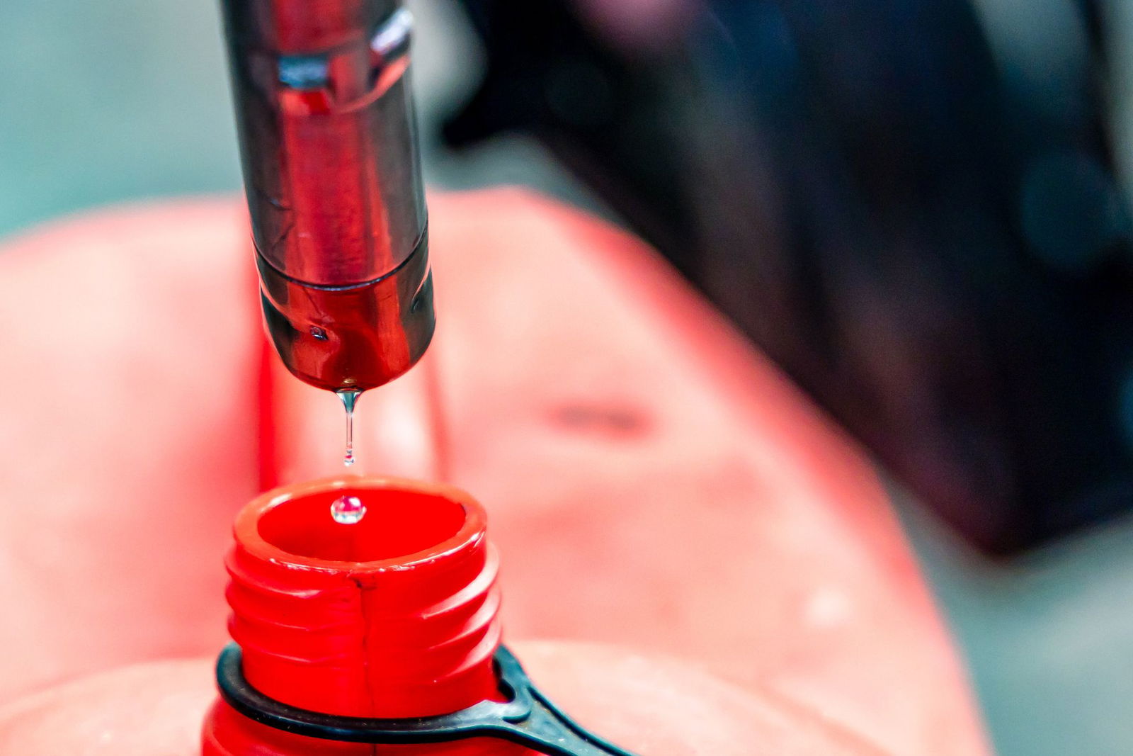 Diesel wurde aus einer Sattelzugmaschine geklaut. (Symbolbild)