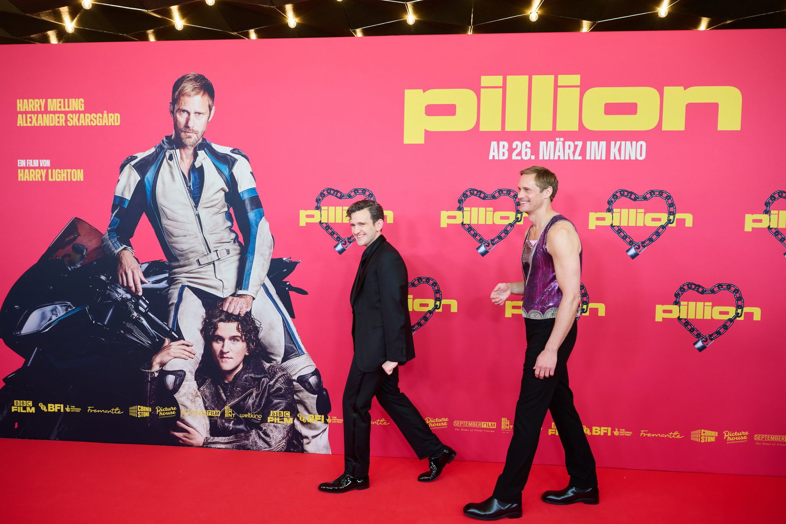 Harry Melling und Alexander Skarsgård in Berlin. 