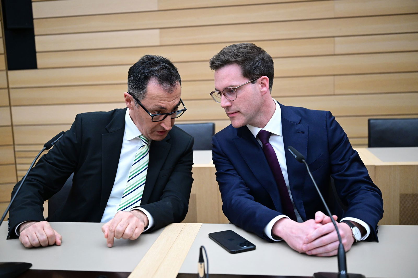 Sprechen mit ihren Teams nun auch offiziell miteinander: Cem Özdemir (l) und Manuel Hagel. (Archivbild)