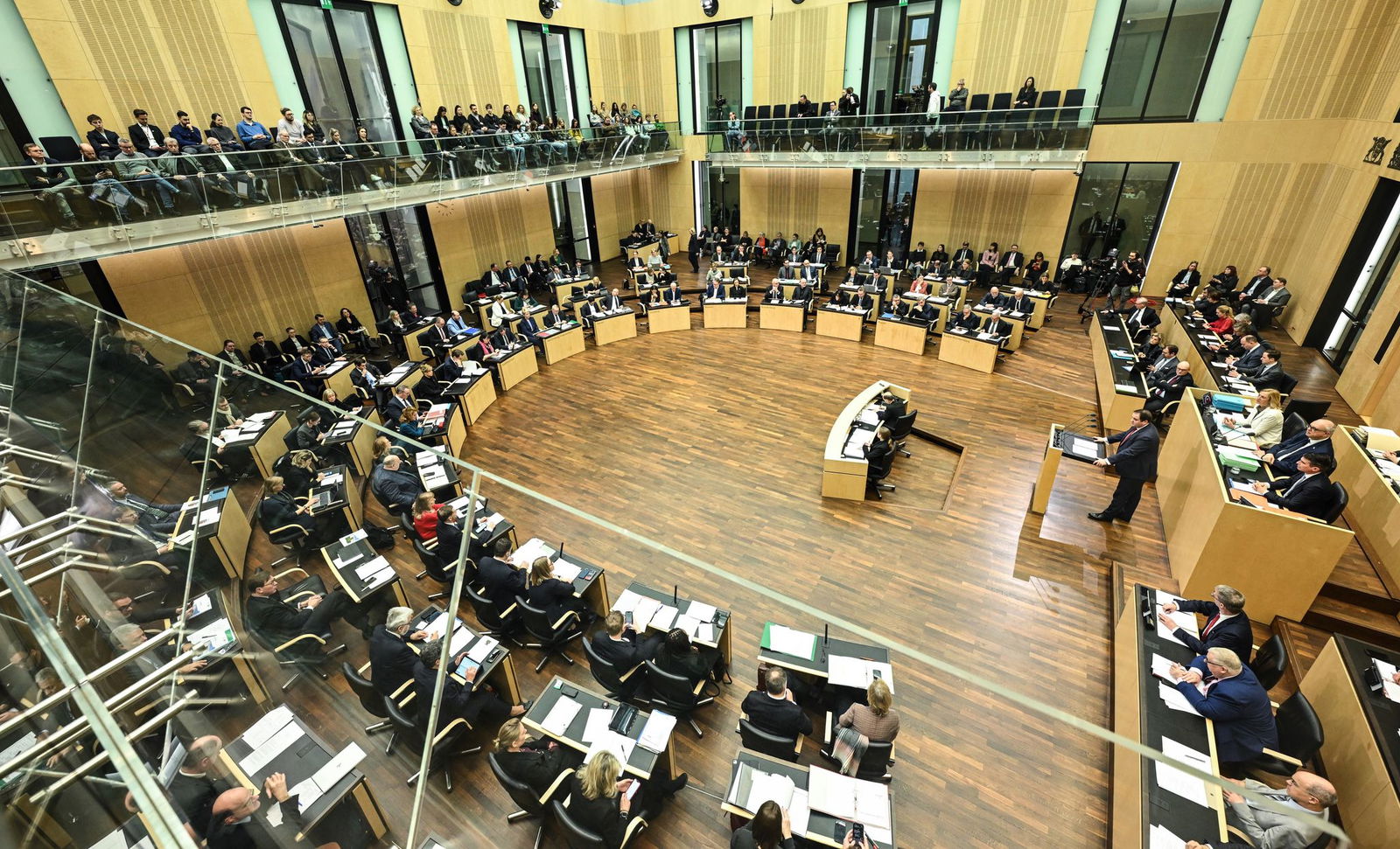 Der Bundesrat segnet Gesetze zum Schutz kritischer Infrastruktur und zur Reform des Luftsicherheitsgesetzes ab. (Archivbild)