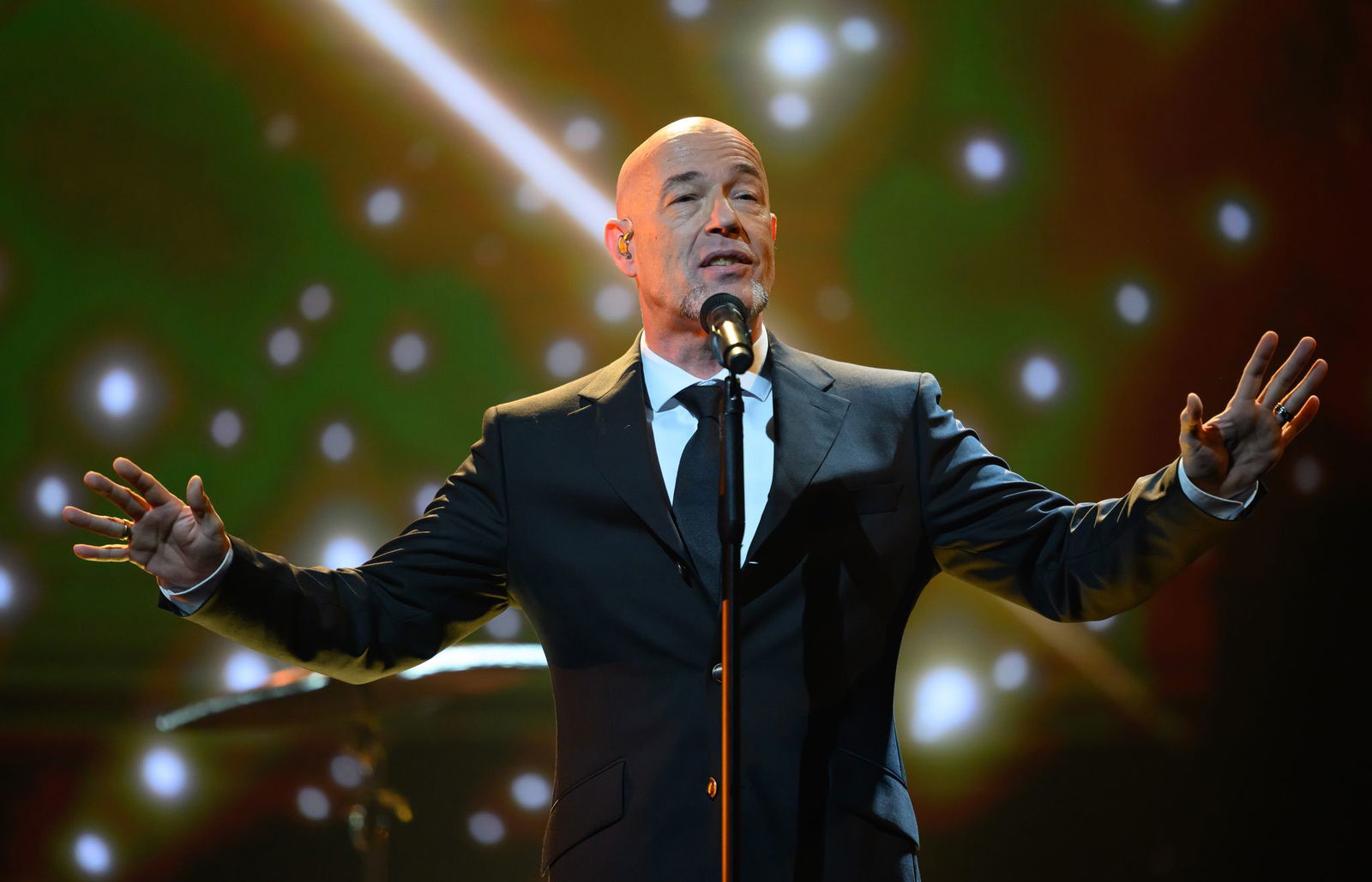 Der Graf singt unter anderem über KI und die Liebe zu seiner Frau. (Archivbild)