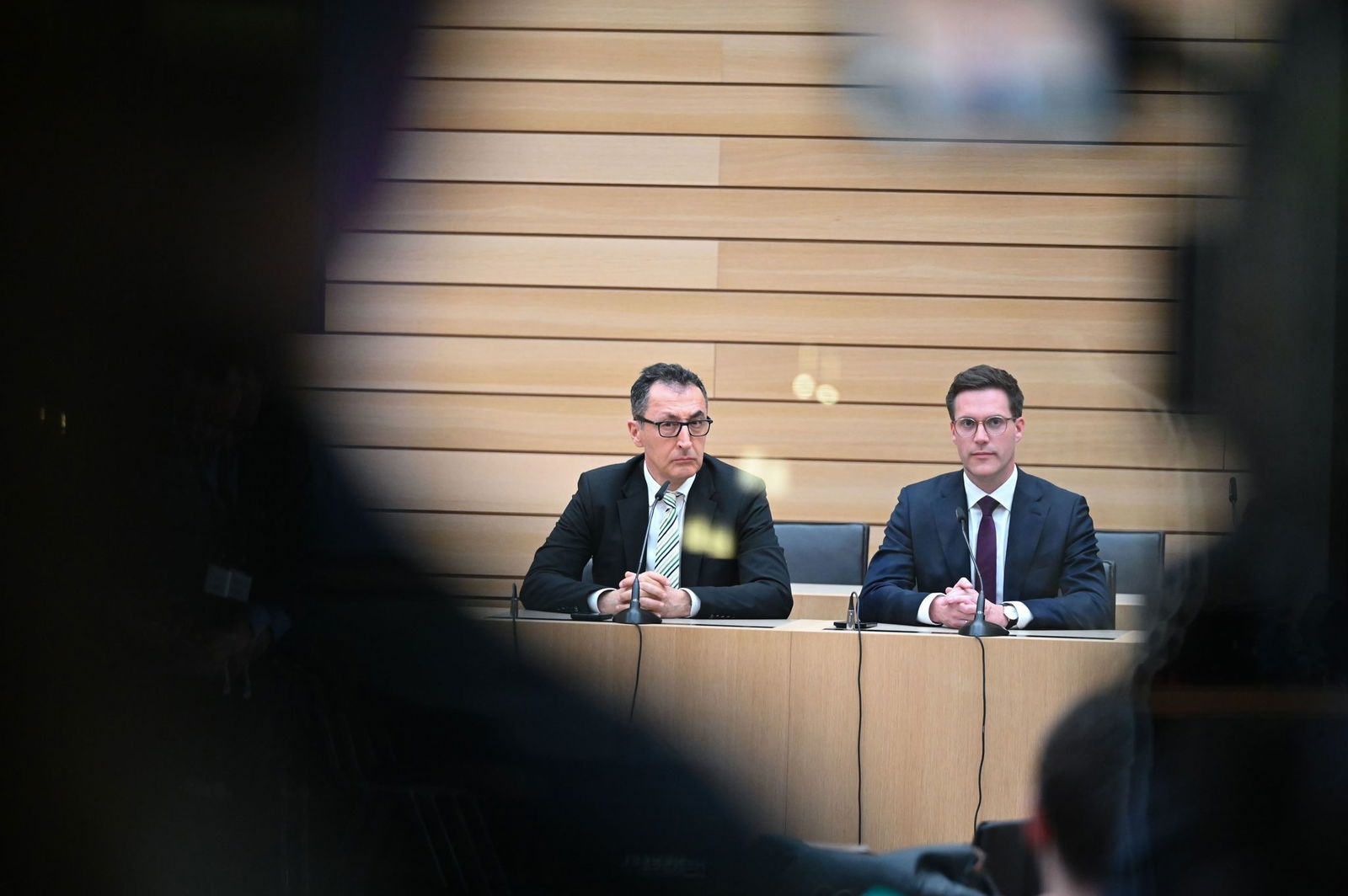 Wie schaffen es Cem Özdemir (Grüne) und Manuel Hagel (CDU), nach der Wahl in Baden-Württemberg in konstruktive Gespräche zu kommen? (Archivbild)