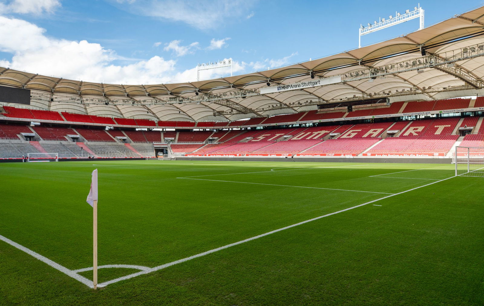 Am 21. März spielen ausnahmsweise die Fußball-Frauen des VfB Stuttgart in der Arena - vor einer Zweitliga-Rekordkulisse.