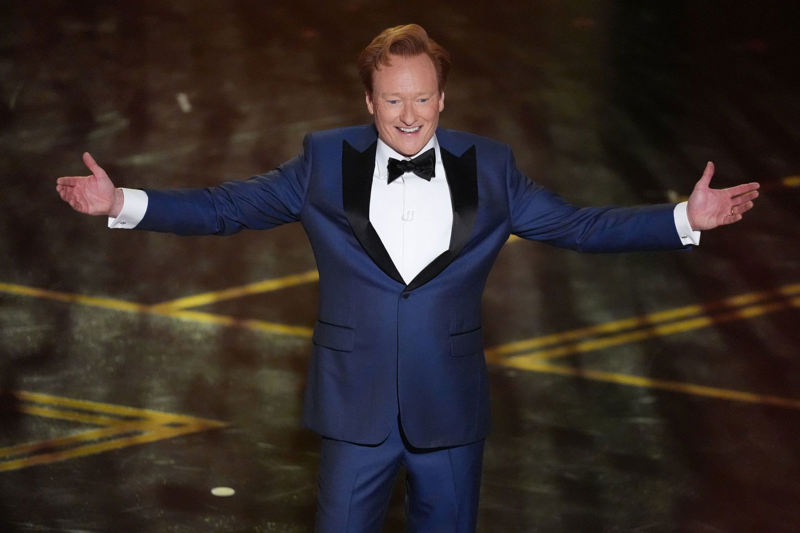 Moderator Conan O'Brien erscheint während der Oscar-Verleihung im Dolby Theatre in Los Angeles.
