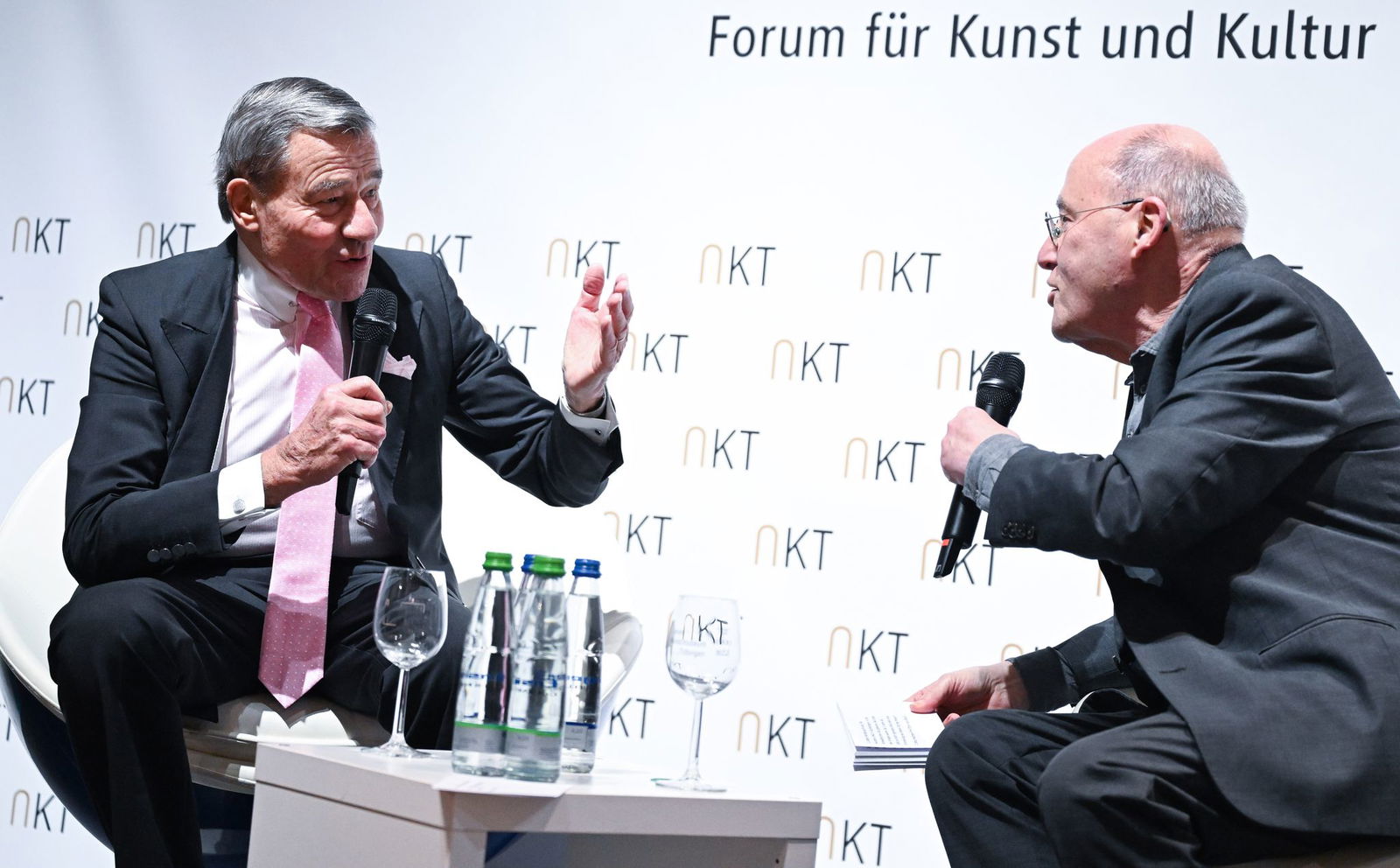 Wolfgang Grupp Senior ist einer Einladung von Gregor Gysi (Linke) nach Tübingen gefolgt.