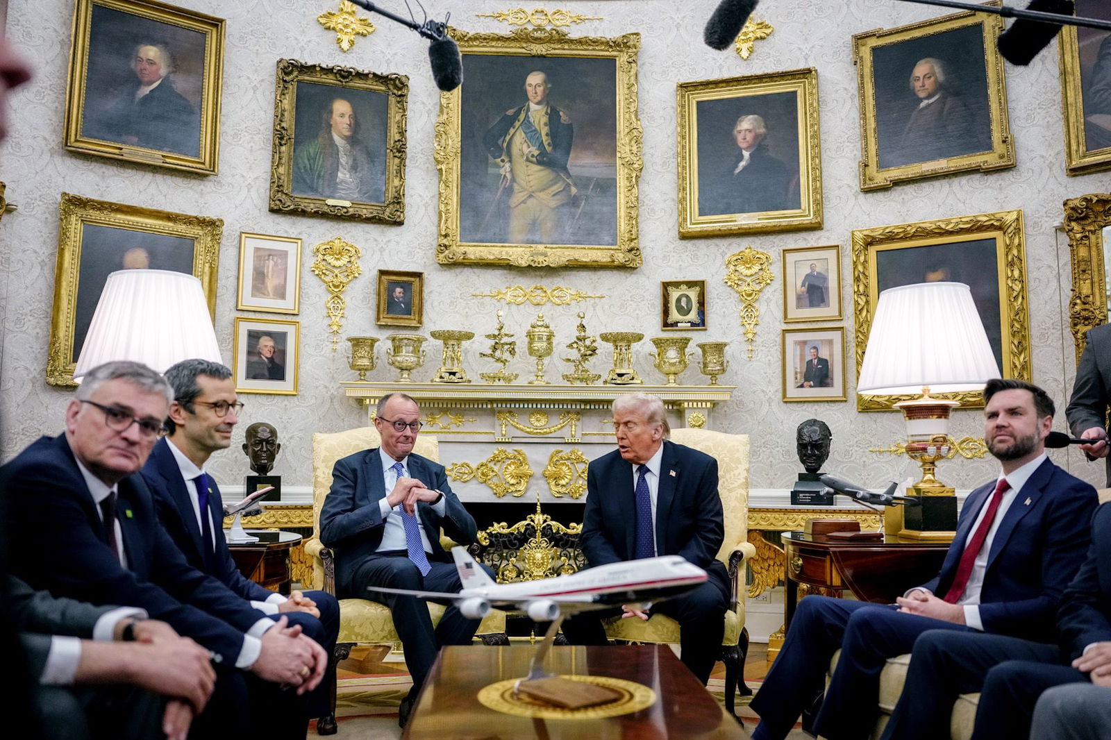 Auch Vizepräsident JD Vance war im Oval Office wieder dabei,