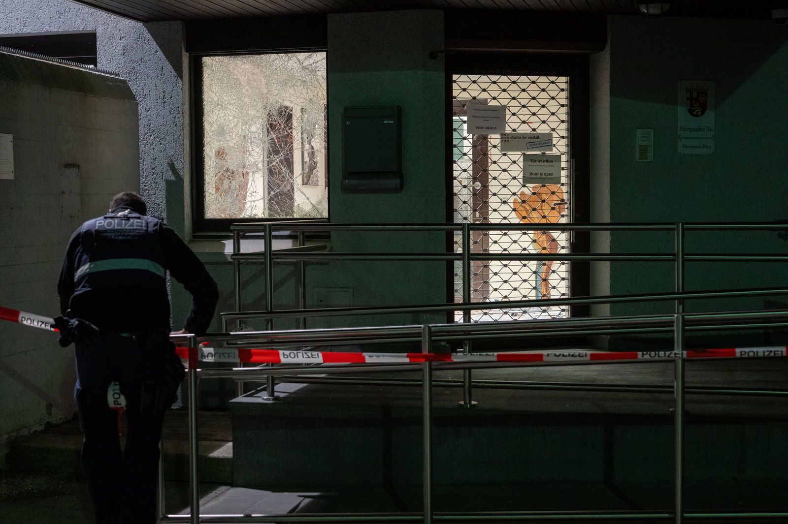 Das Gebäude der Bitburger Polizeiinspektion wurde weiträumig abgesperrt.