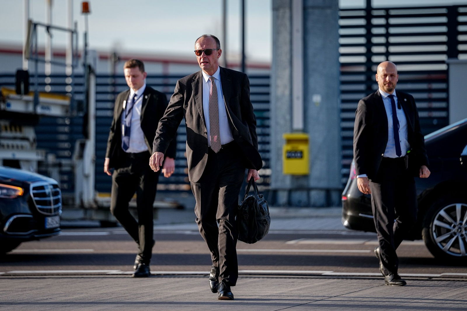 Es ist keine einfache Reise für Kanzler Merz.