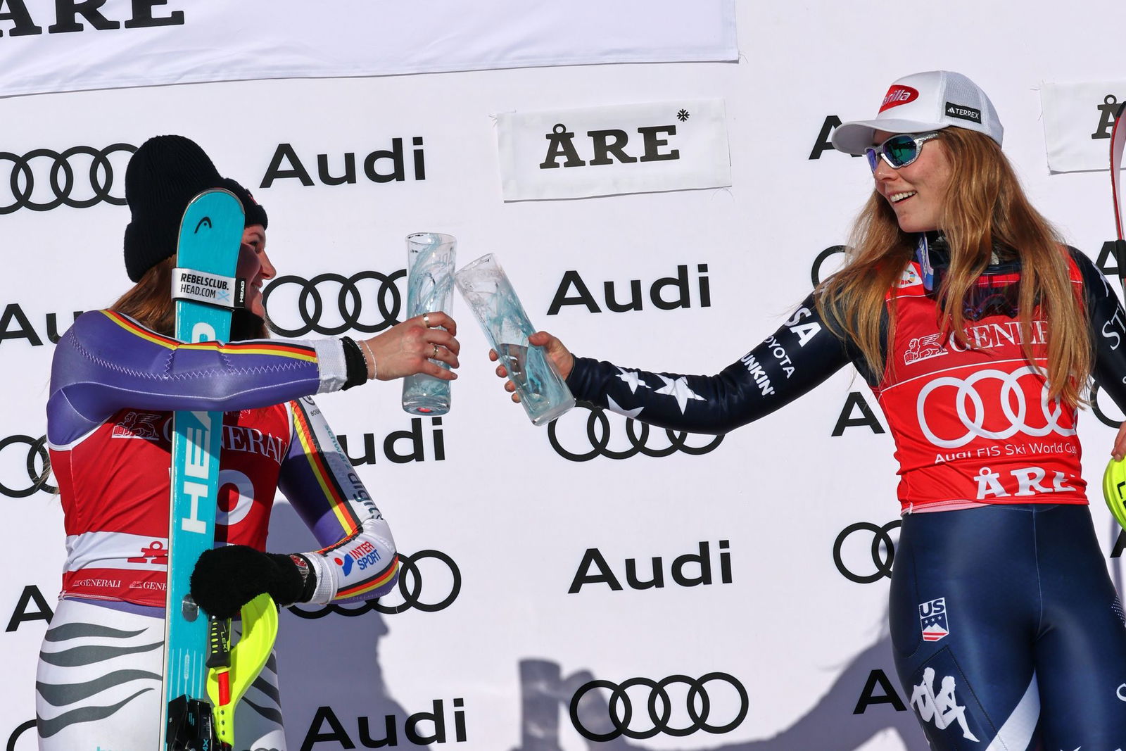 Duell um den Gesamtweltcup: Emma Aicher (l) und Mikaela Shiffrin