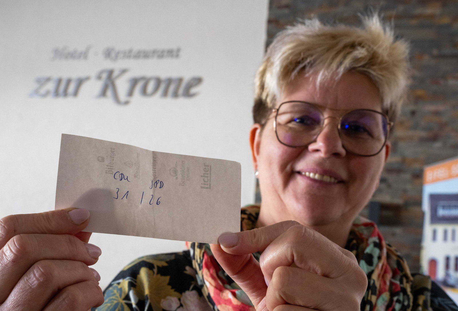 Gordon Schnieder hat am Sonntag gegen 12 Uhr das Wahlergebnis schon vorausgeahnt, zeigt Simone Göres. 