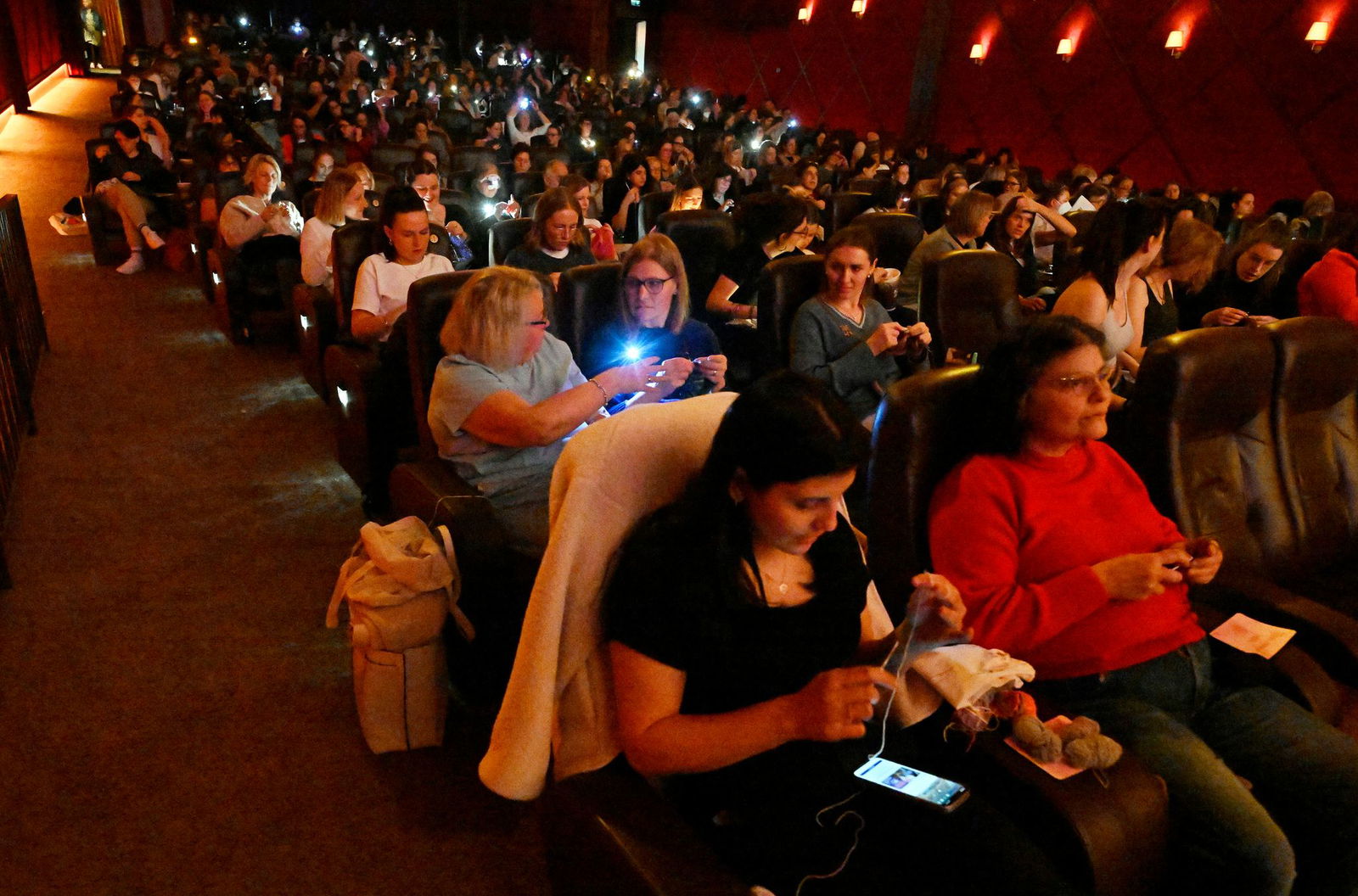 Die 260 Plätze im Kino sind alle belegt - fast ausnahmslos sind Frauen gekommen.