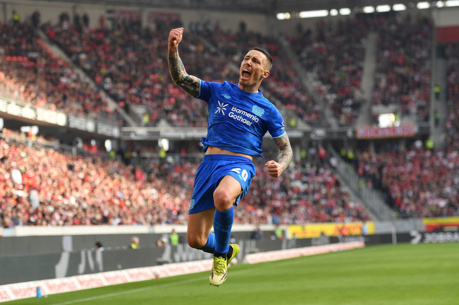 Schlug wieder mal per Freistoß zu: Bayers Alejandro Grimaldo.