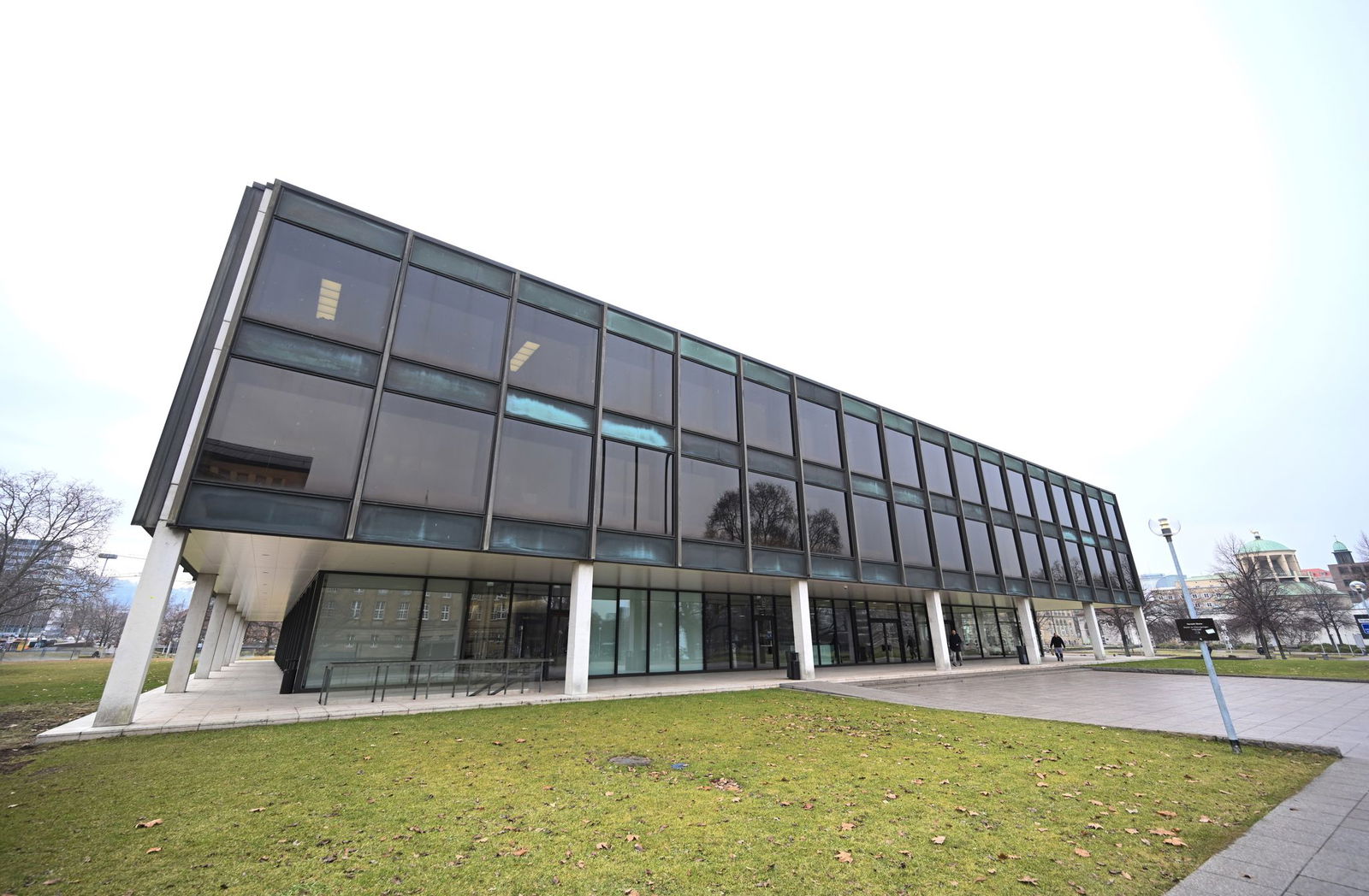 Die Abgeordneten im Stuttgarter Parlament vertreten die gut elf Millionen Baden-Württembergerinnen und Baden-Württemberger und beschließen Gesetze.