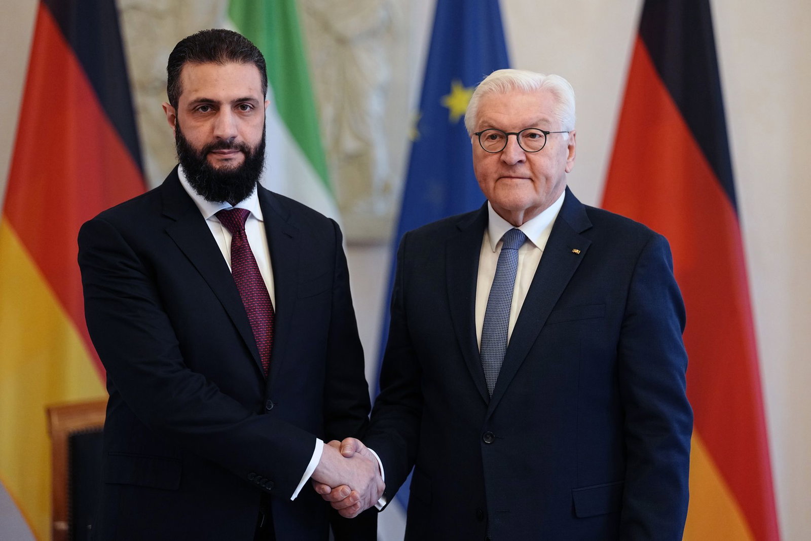  Als ersten Programmpunkt traf der syrische Übergangspräsident Ahmed al-Scharaa den Bundespräsidenten Frank-Walter Steinmeier. 
