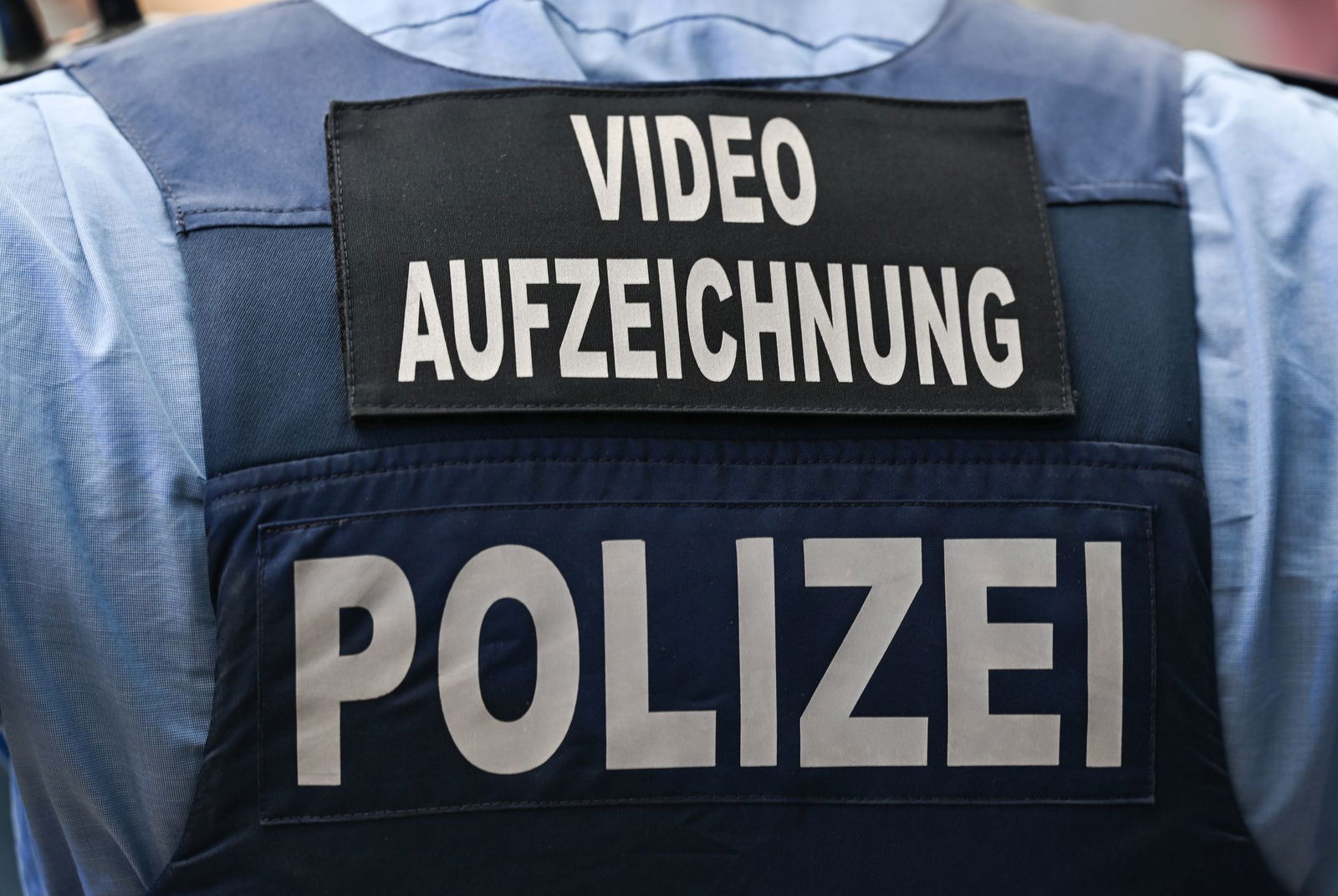 Bodycams dürfen inzwischen auch in Wohnungen eingesetzt werden. (Archivbild)