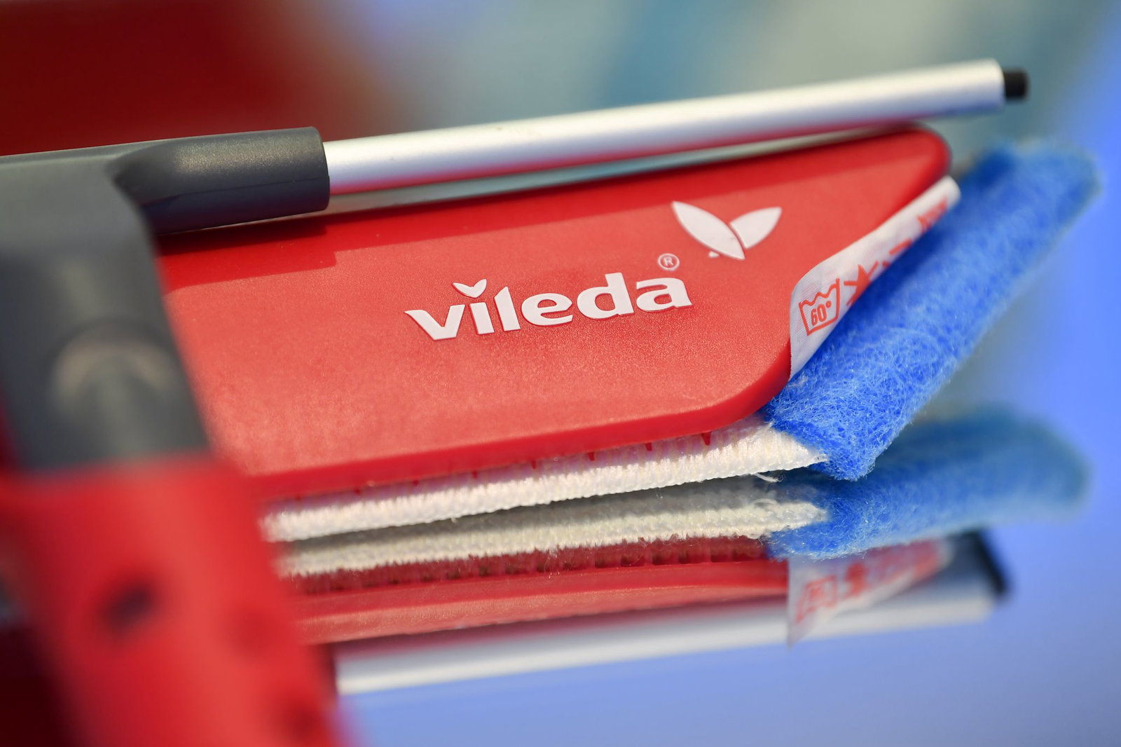 Viele Menschen benutzen Produkte der Marke Vileda. Sie gehört zur Freudenberg-Gruppe. (Archivbild) 