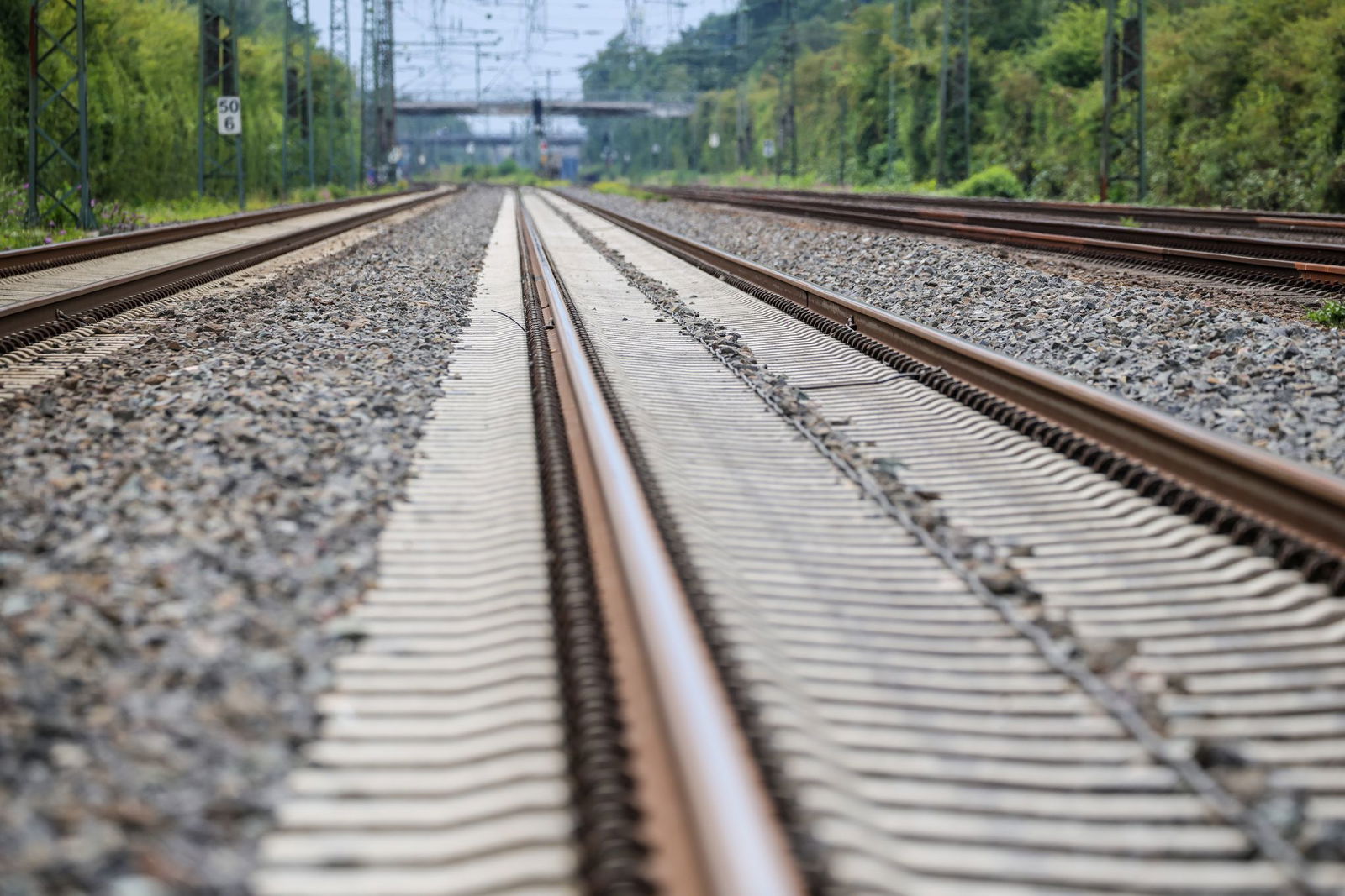 Sperrungen der linken Rheinstrecke werden demnaächst den Zugverkehr ausbremsen (Symbolbild)