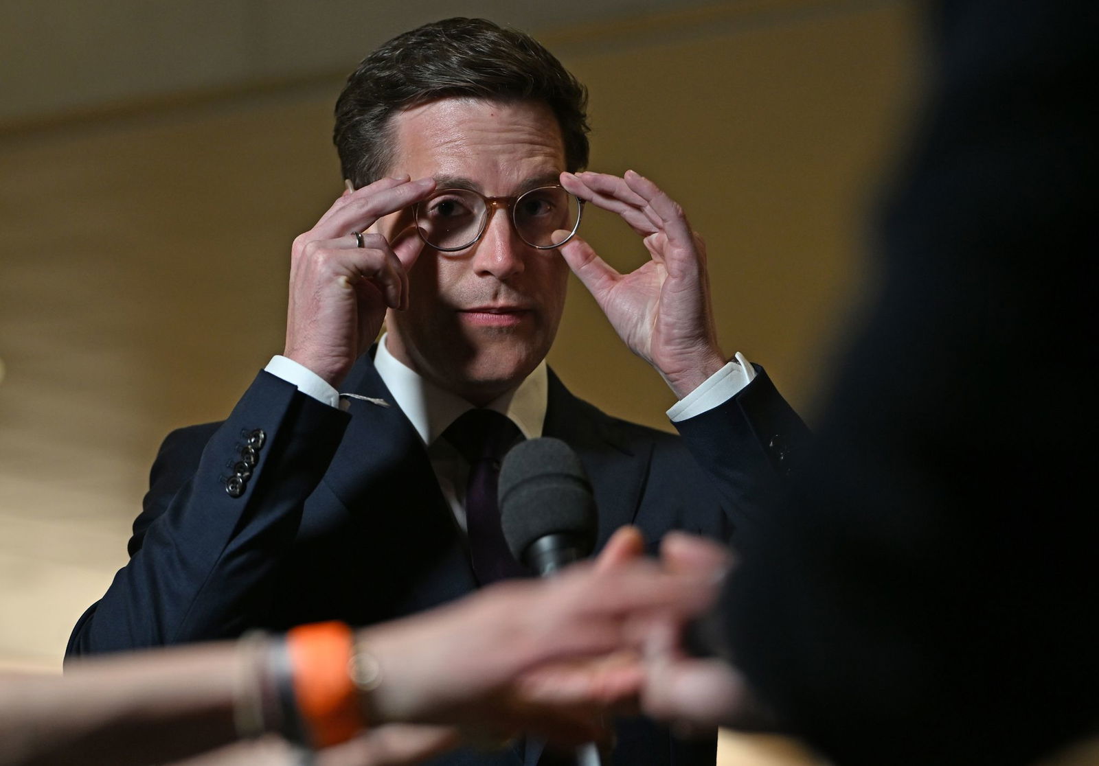 Es geht um derzeit vier Screenshots aus sozialen Medien, ein Schreiben sowie ein Faltblatt mit CDU-Wahlwerbung, auf dem ein Bild von Hagel mit einem Stift bearbeitet wurde. (Archivbild) 