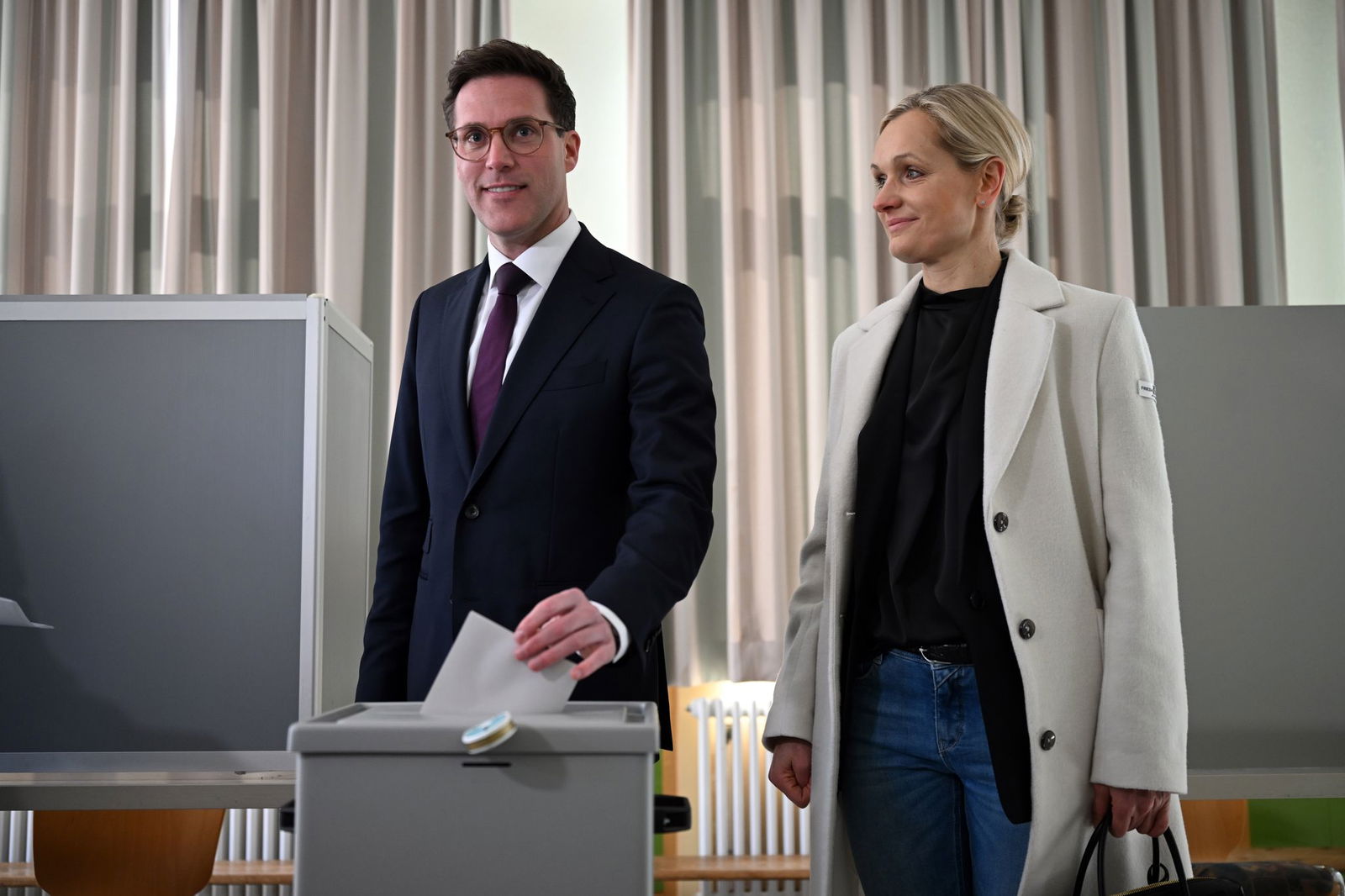 Manuel Hagel kam mit seiner Frau Franziska zur Stimmabgabe.