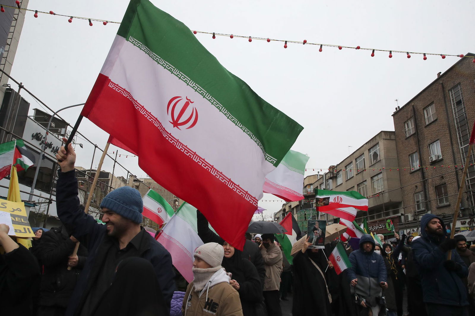 Demonstranten feiern den antiisraelischen Al-Kuds-Tag