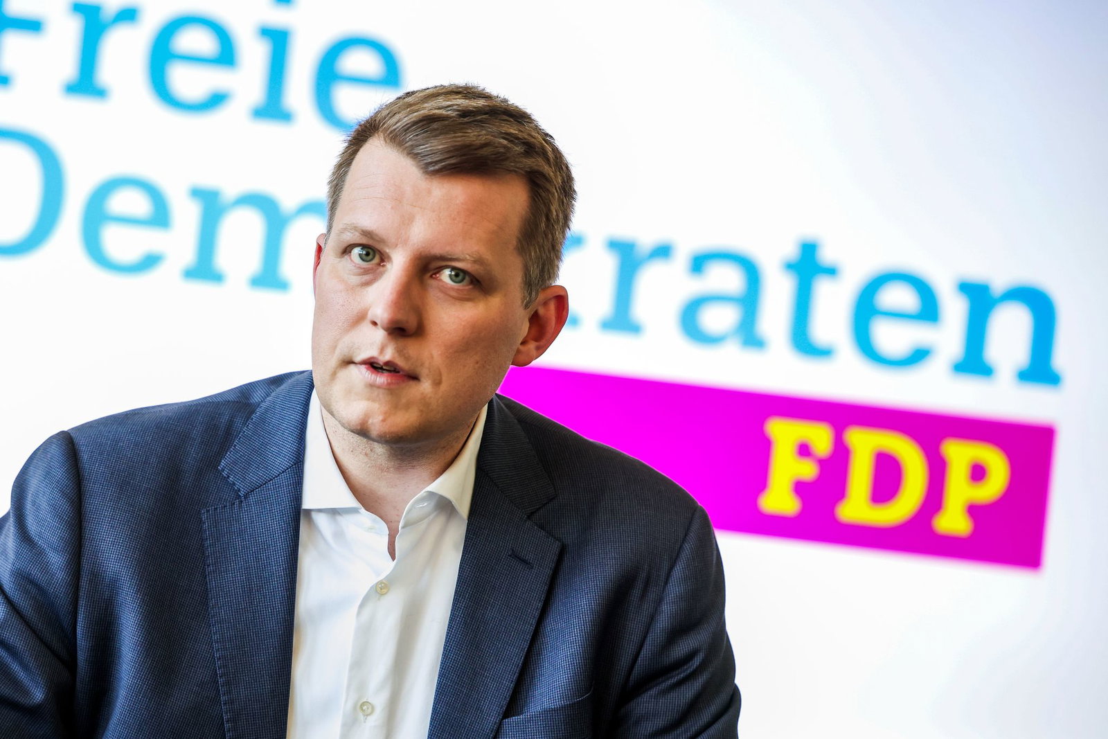 NRW-FDP-Chef Henning Höne gab bekannt, dass er als Bundesvorsitzender der Partei kandidiert. 