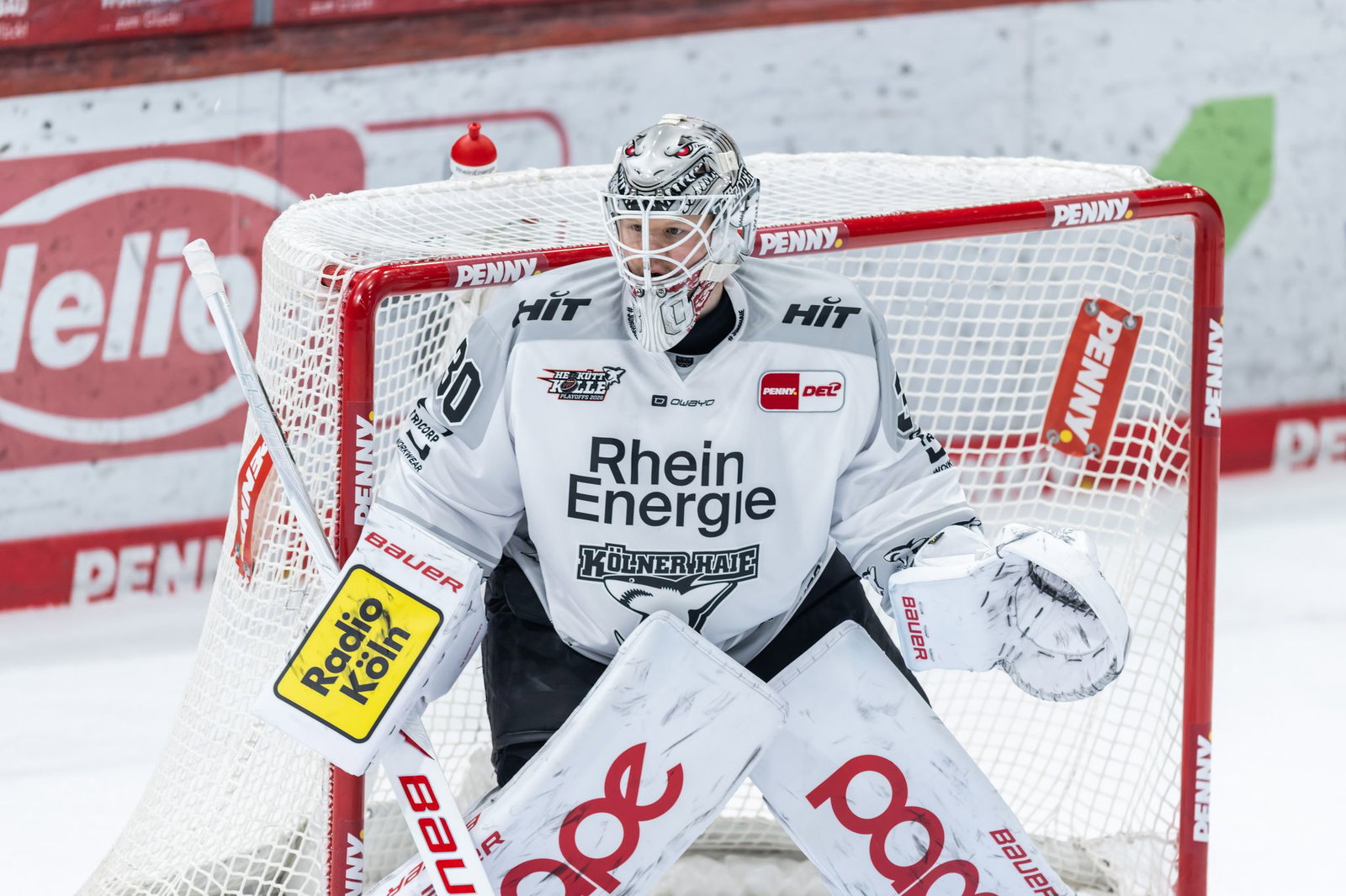 Janne Juvonen und seine Kölner Haie gewinnen auch Spiel drei in Schwenningen. (Archivbild)
