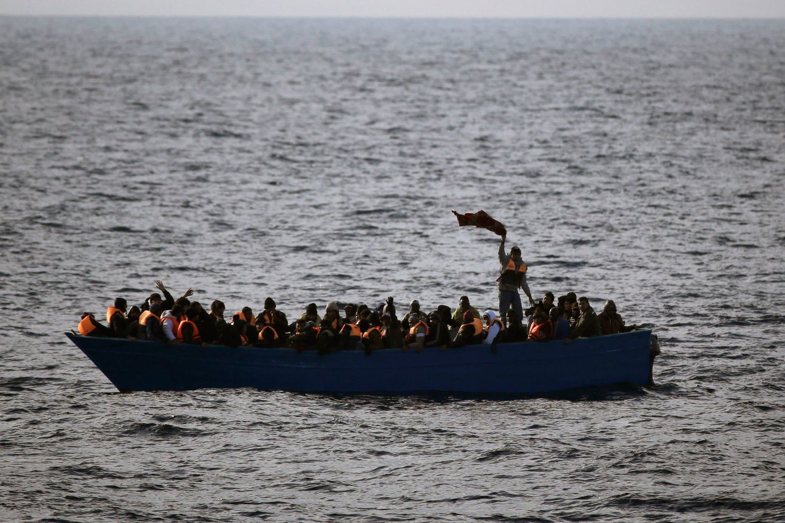 Vor Lampedusa ist ein Boot mit MIgranten gesunken - ein Kind wird vermisst. (Archivbild)