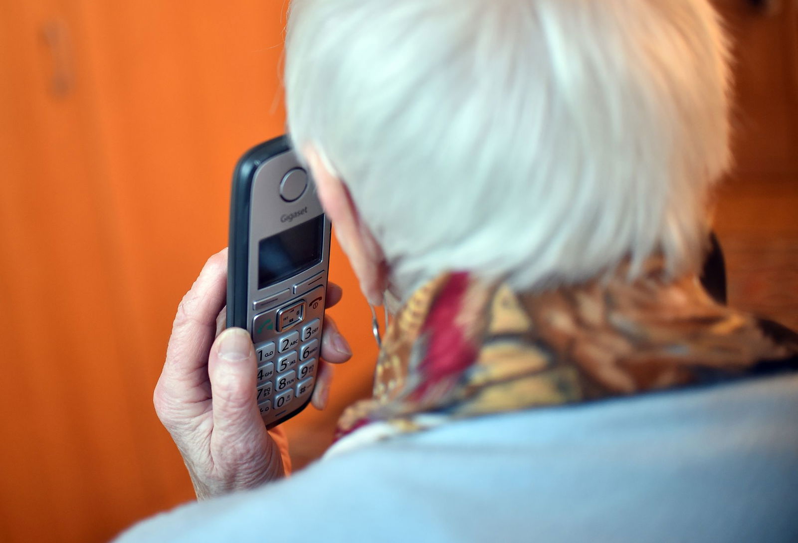 Betroffene Patienten sollten keine persönlichen Finanzdaten am Telefon preisgeben, warnte die KVBW.(Symbolbild)