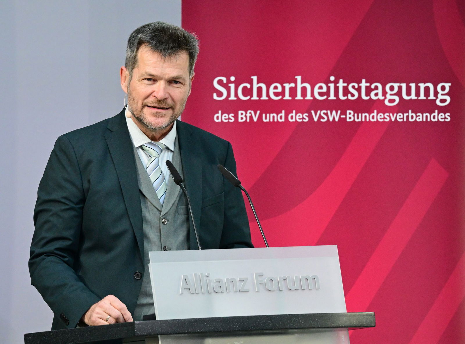 «Die Dynamik der Bedrohungen erforderte schnellere Fortschritte», sagt der Präsident des Verbandes für Sicherheit in der Wirtschaft, Johannes Strümpfel. 