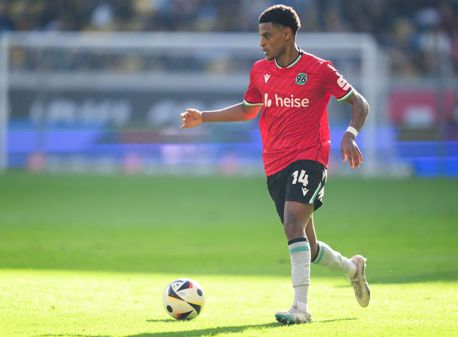 Melkamu Frauendorf (hier im Trikot von Hannover 96 II) wurde nach Angaben der Kickers Offenbach und der Stuttgarter Kickers rassistisch beleidigt. (Archivbild)