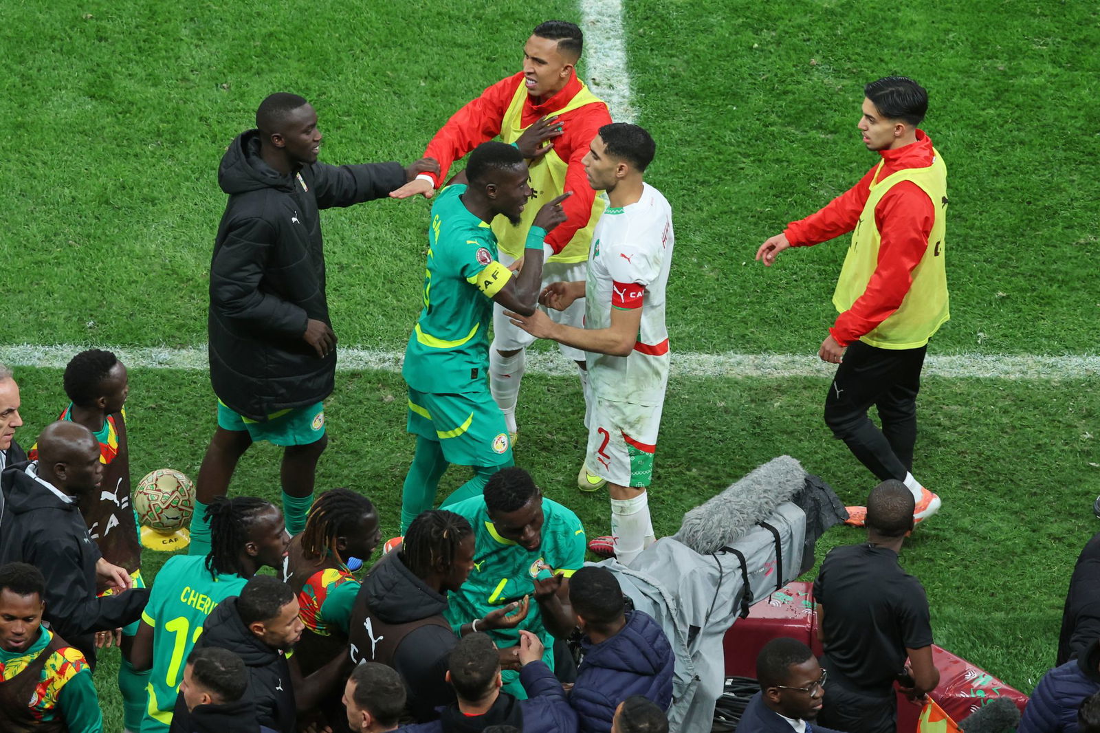 Die Spieler beider Teams gerieten im Finale des Afrika Cups mächtig aneinander. (Archivbild)
