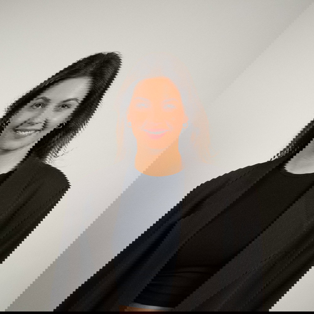 Jana News Moderatorin