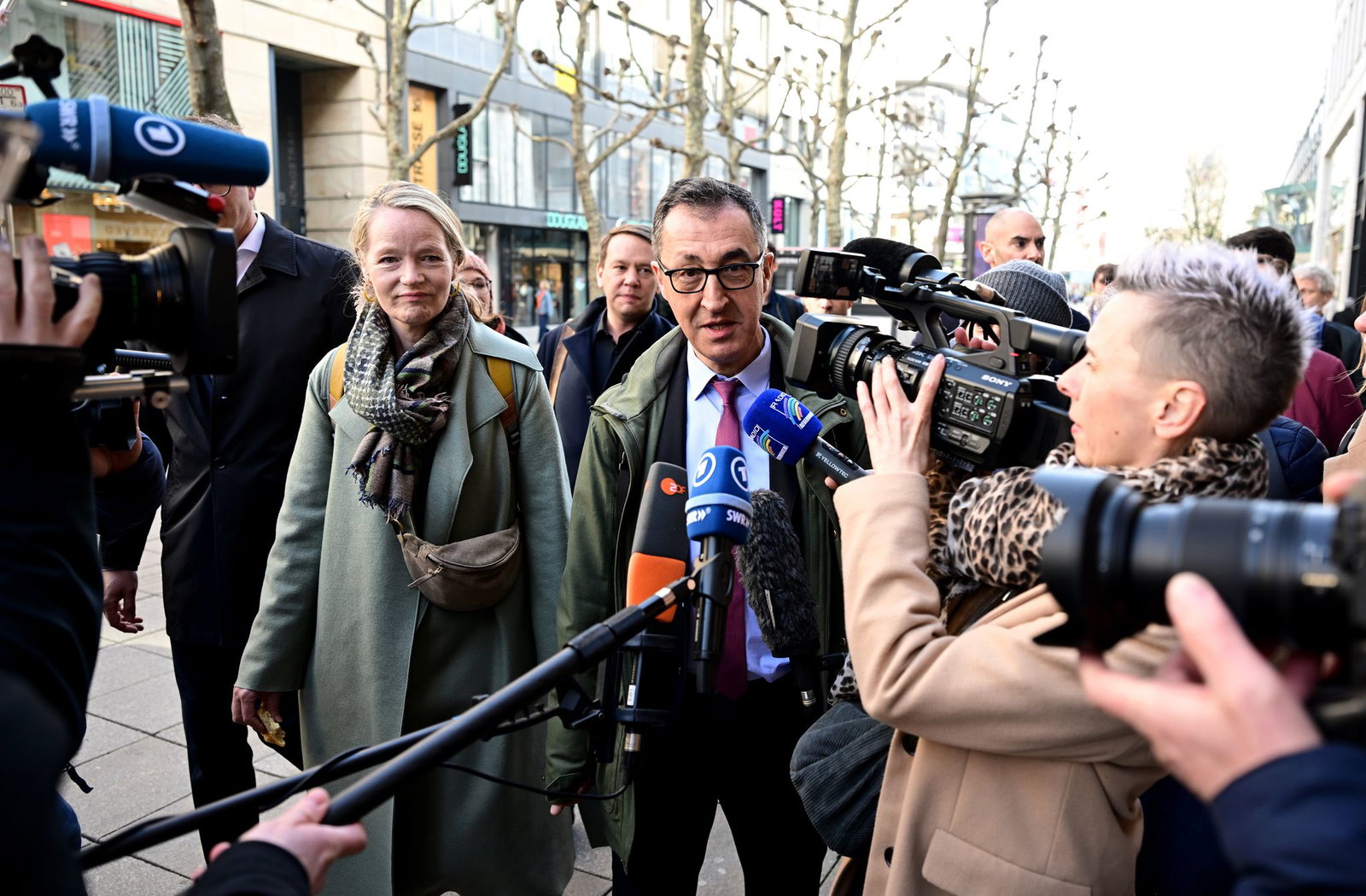 Wahlsieger Cem Özdemir (Grüne) gab sich zum Start der Sondierungen vor einer Woche wortkarg. (Archivbild)