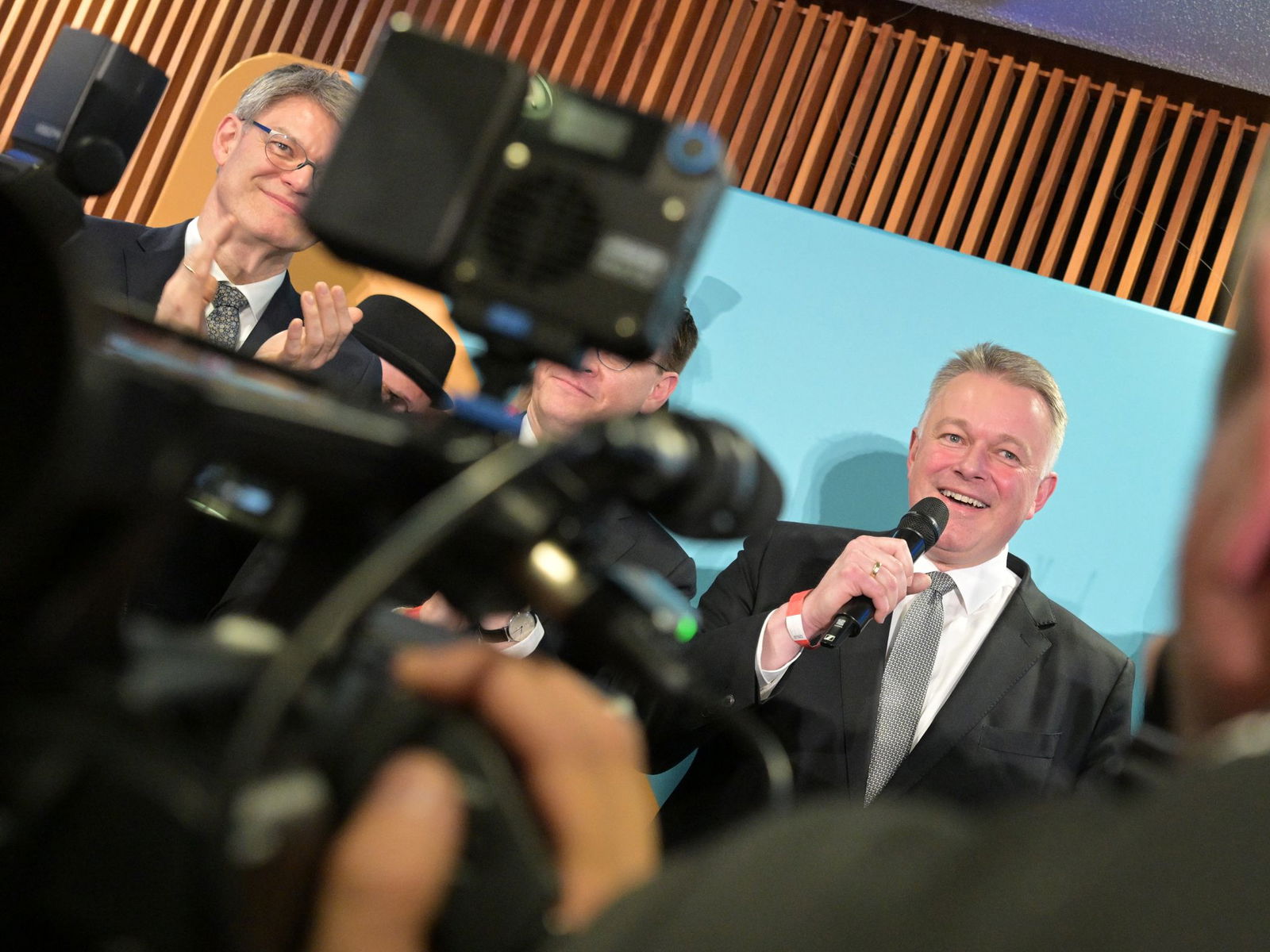 Gordon Schnieder, CDU-Spitzenkandidat für die Landtagswahl in Rheinland-Pfalz, hat mit seiner Partei voraussichtlich klar gewonnen. 