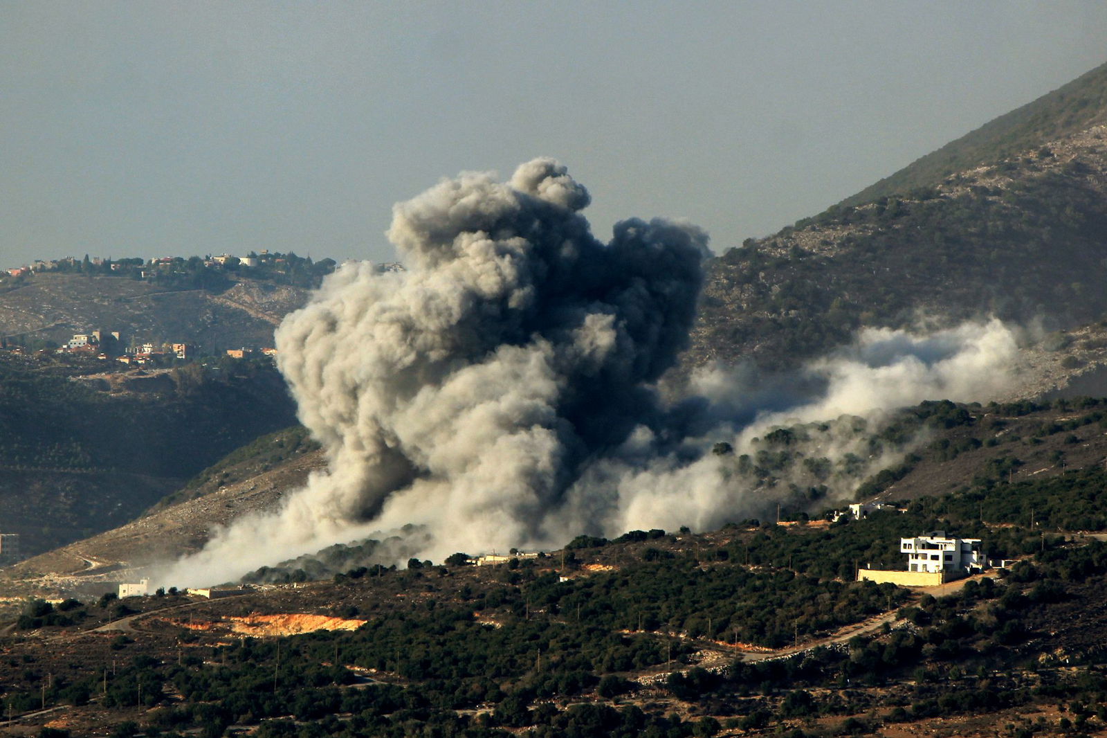 Israels Armee hat nach eigenen Angaben Mitglieder der Hisbollah-Miliz im Libanon angegriffen. (Archivbild)