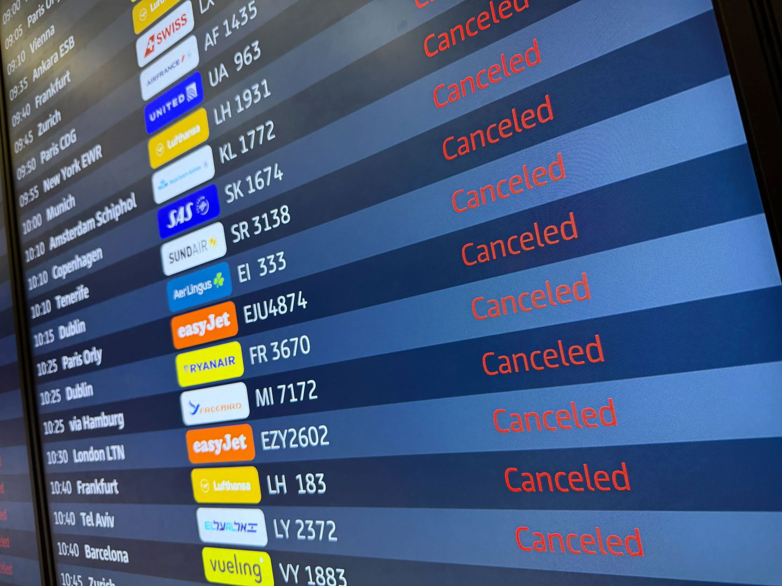 Am Flughafen BER sind am Mittwoch aufgrund eines Warnstreiks sämtliche Passagierflüge gestrichen. 