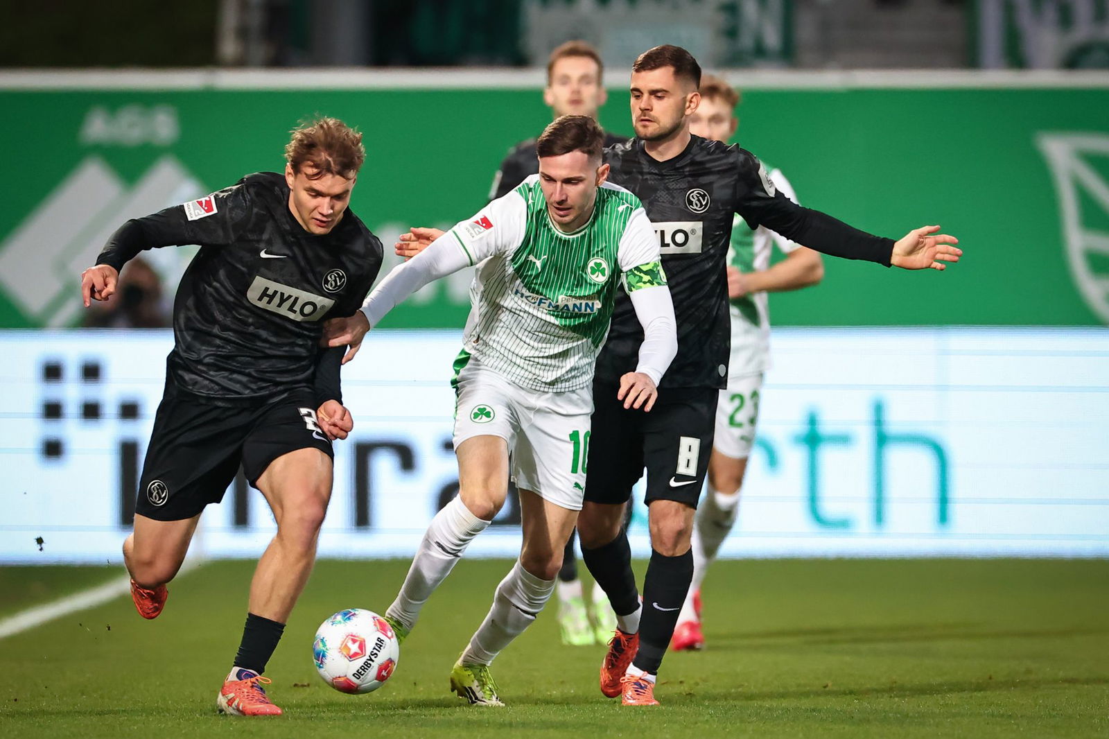 Fürth-Kapitän Branimir Hrgota (M) kehrte nach einem Infekt zurück ins Team.