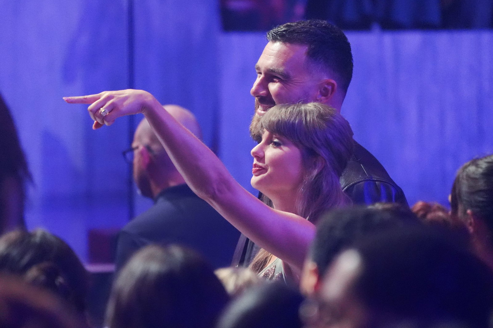 Swift wurde an dem Abend von ihrem Verlobten, dem Football-Spieler Travis Kelce, begleitet.