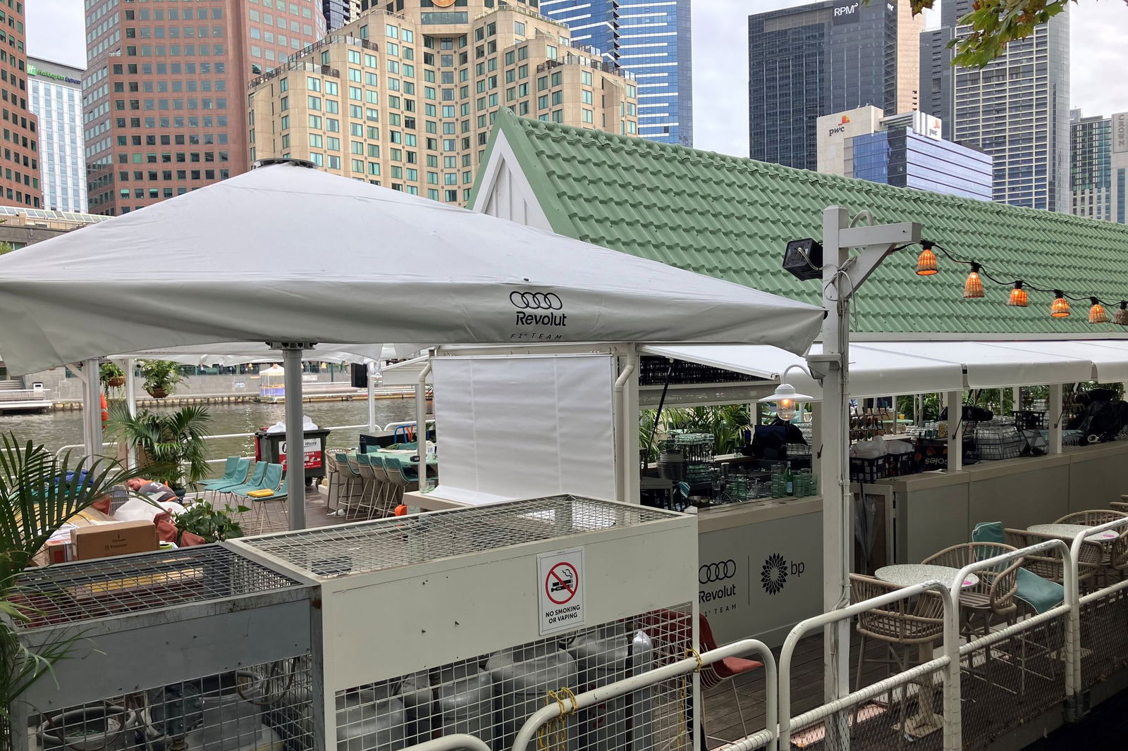 Gemietetes Restaurantschiff: Hier können Fans von Audi auf dem Yarra River Formel-1-Flair mitbekommen.