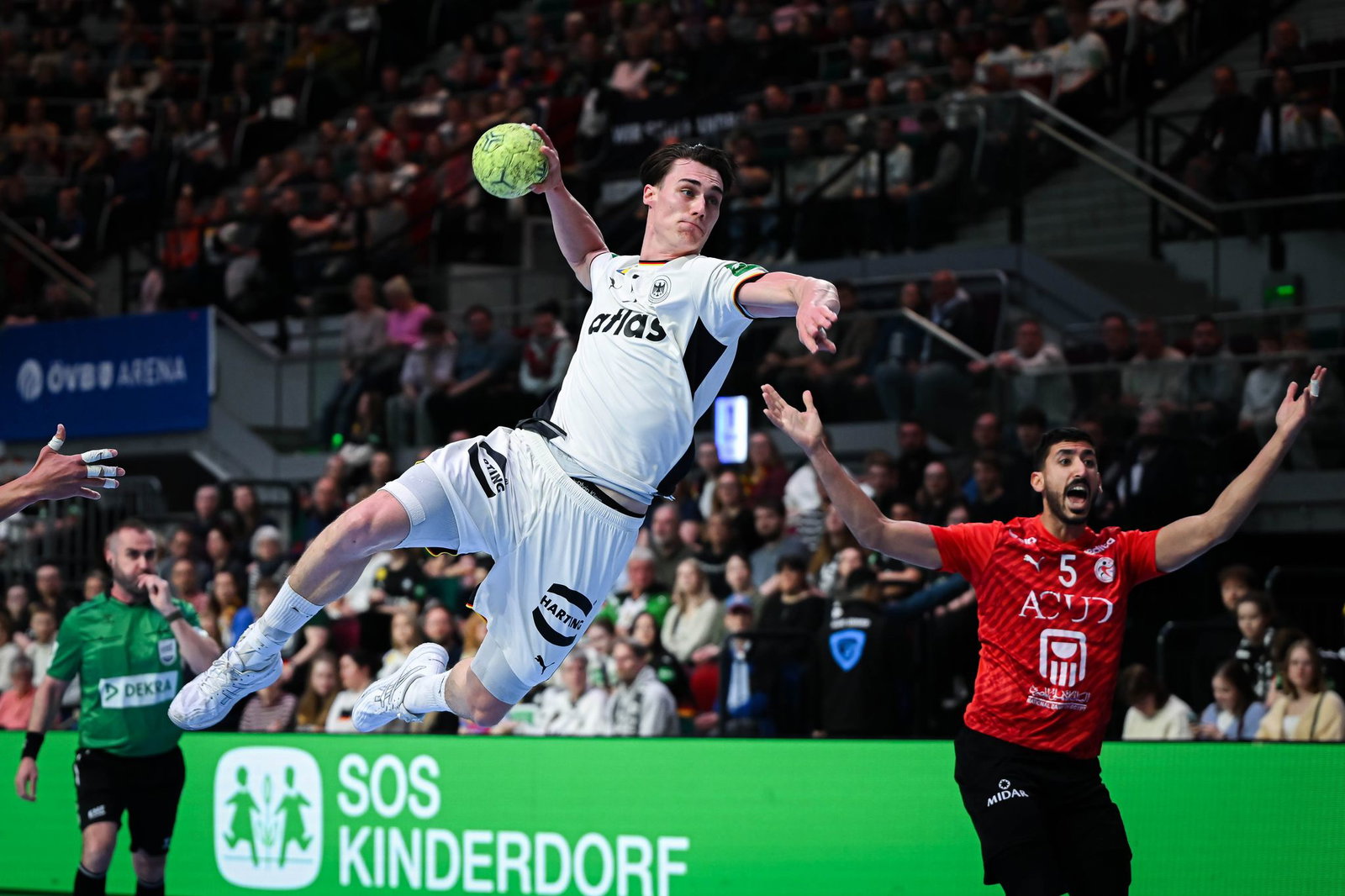 Miro Schluroff gab im März 2025 sein Debüt im DHB-Team.