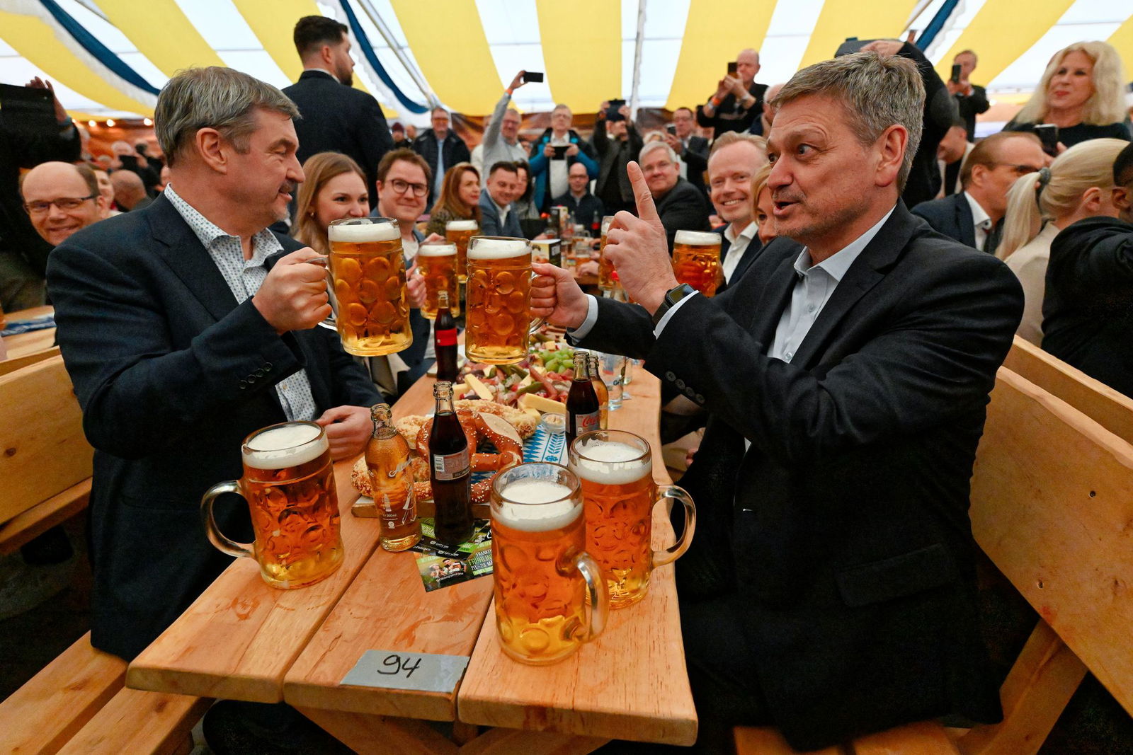 Söder (l, CSU) war nach Frankenthal gekommen, um im Landtagswahlkampf den CDU-Kandidaten Christian Baldauf (r) zu unterstützen.