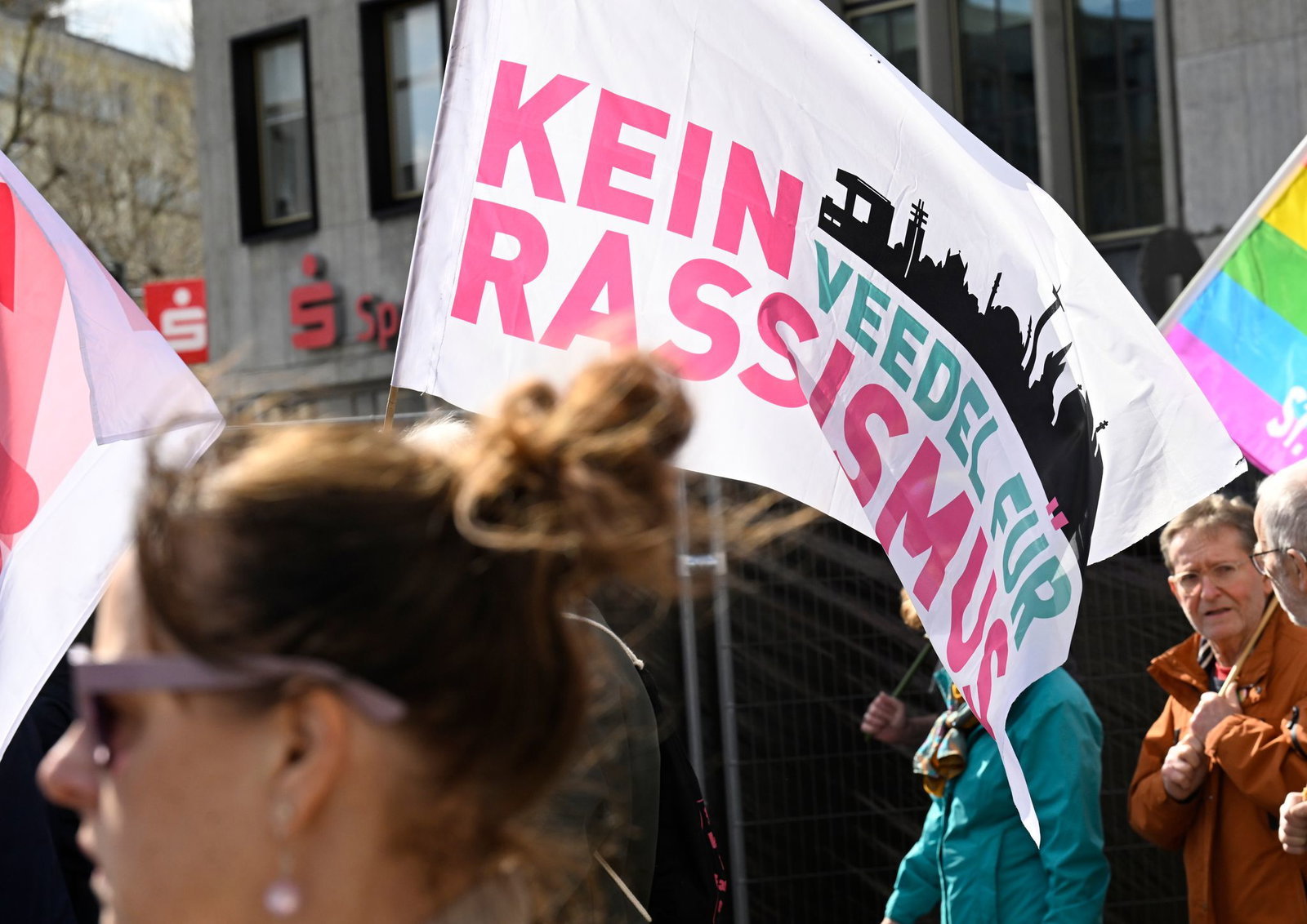 Initiativen gegen Rechtsextremismus und Rassismus sehen sich einer Analyse der Amadeu Antonio Stiftung systematisch unter Druck gesetzt. (Archivbild)