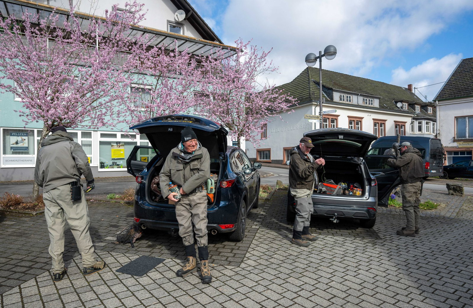 Vier Niederländer sind aus Rotterdam zum Fliegenfischen nach Birresborn gekommen. 