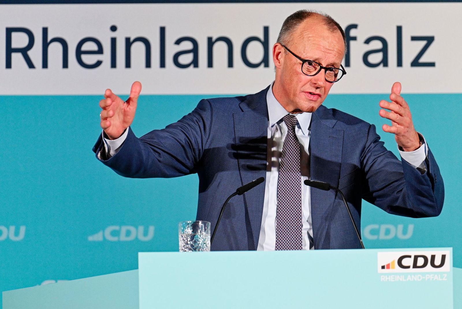 Merz sprach in Bad Dürkheim - der Landkreis, aus dem Vorfahren von US-Präsident Donald Trump stammen.